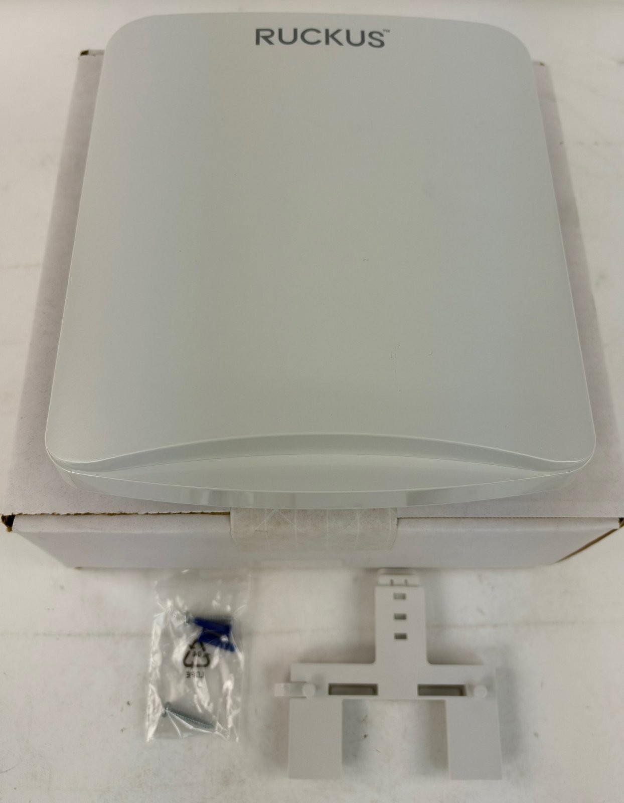 Ruckus R750 Access Point - Indoor Wi-Fi 6 802.11ax (901-R750-US00) - Refurbished