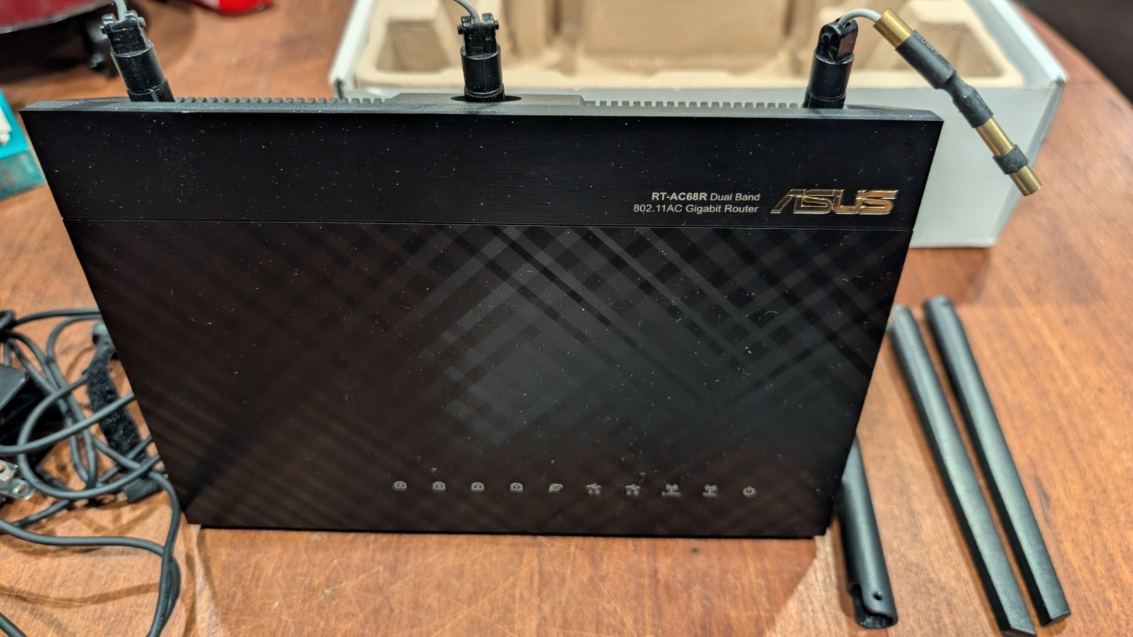 ASUS RT-AC68R AC1900  (same as RT-AC68U) Dual Band Gigabit WiFi Router, 4 LAN