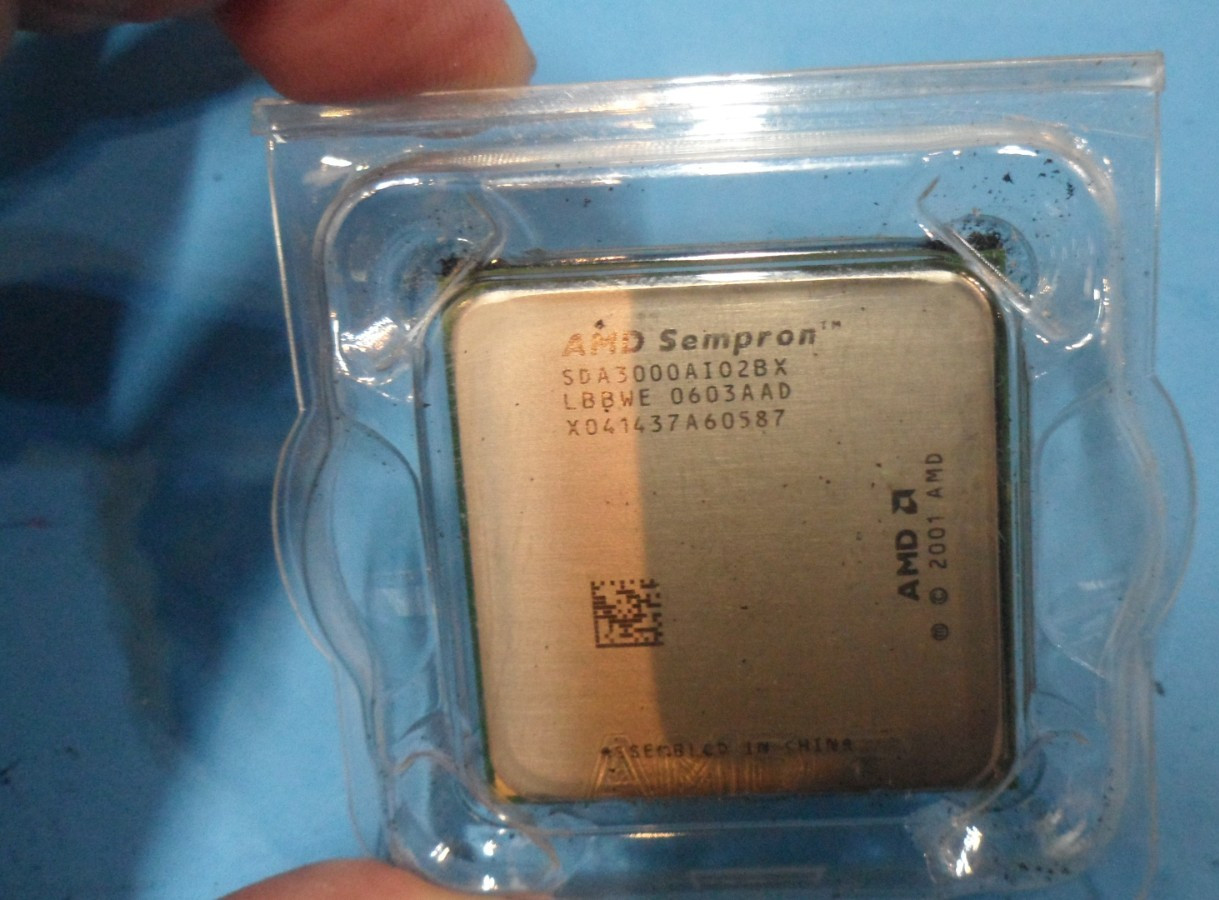 AMD Sempron 3000+ 1800MHz 128KB L2 Cache Socket 754 64Bit CPU SDA3000AI02BX