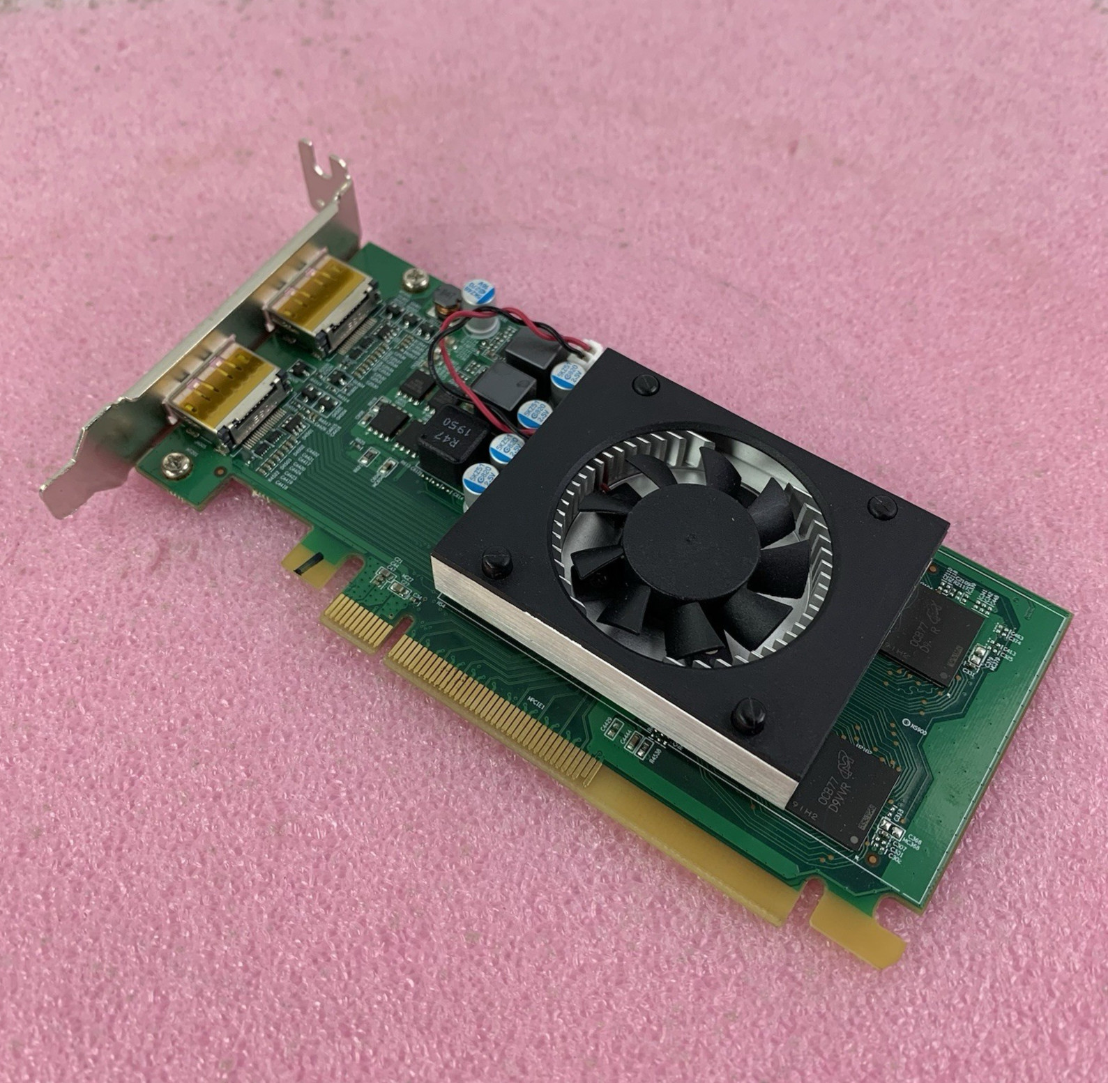 AMD Radeon R520 01YW868 Video Graphics Card - Untested