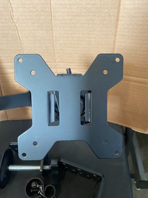 Fellowes 8043301 Platinum Series Single Monitor Arm, Up To 30, Up To 20lbs.,