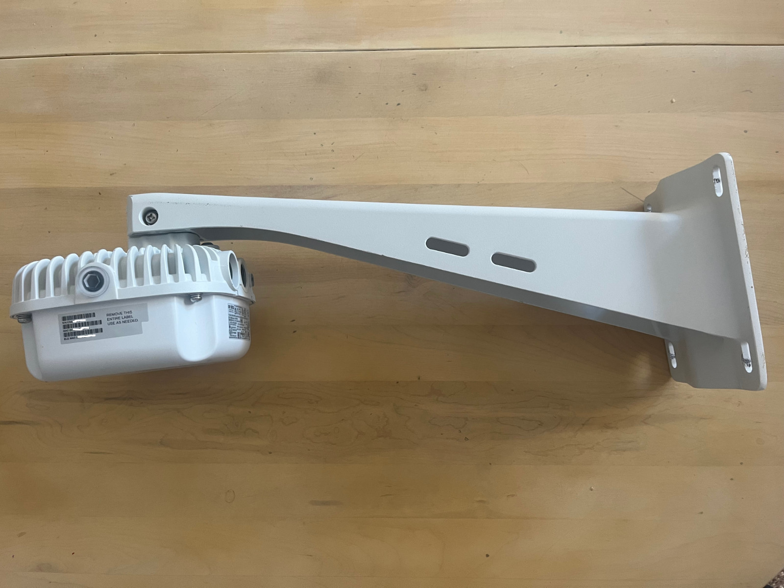 Aruba 565 Outdoor Wi-Fi 6 Wireless Access Point  AP-565-US R4W44A w/ MOUNT