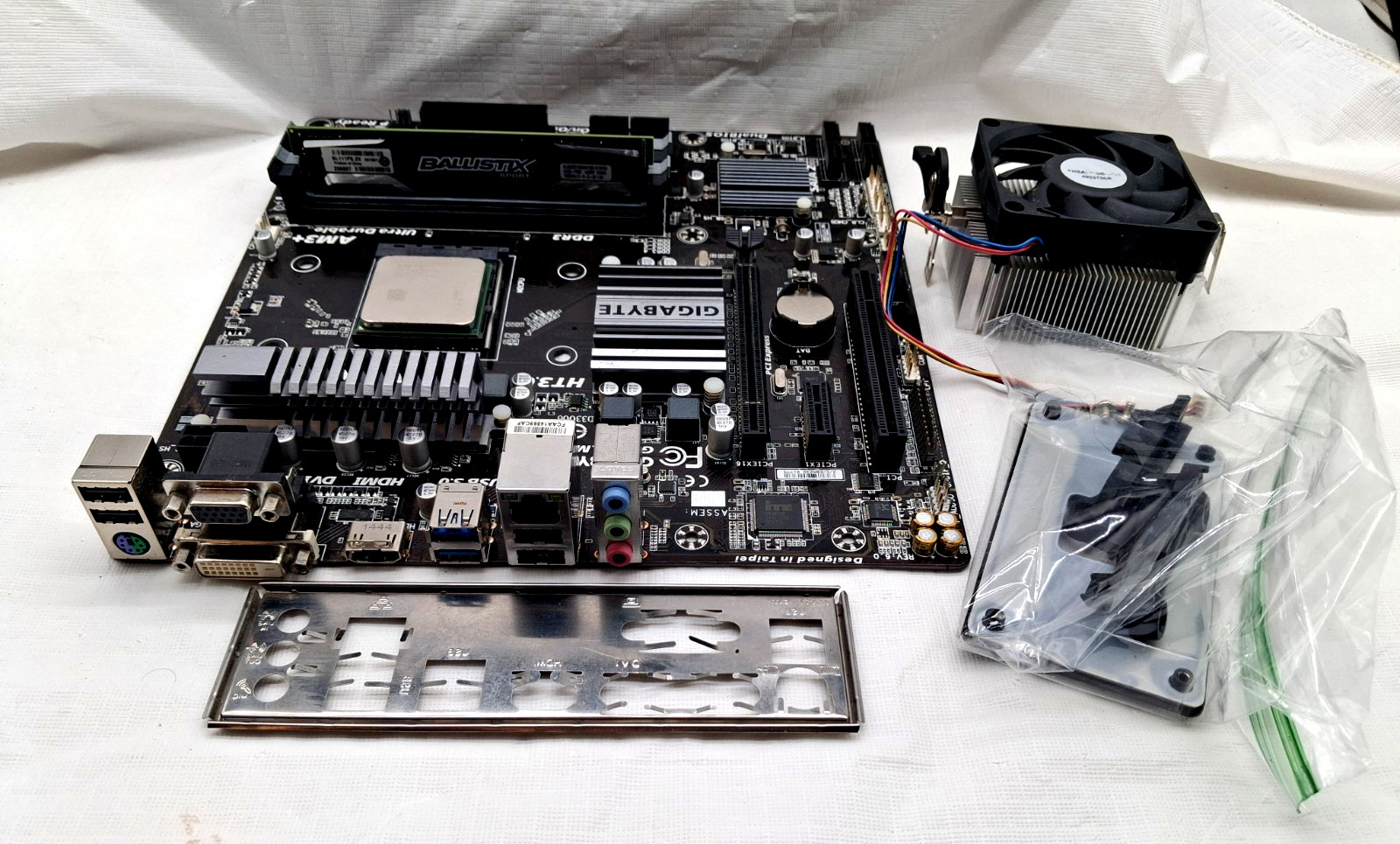 Gigabyte GA78LMT USB3 Mother Board with AMDFD6300WMW6KHKFA Processor Cooling Fan