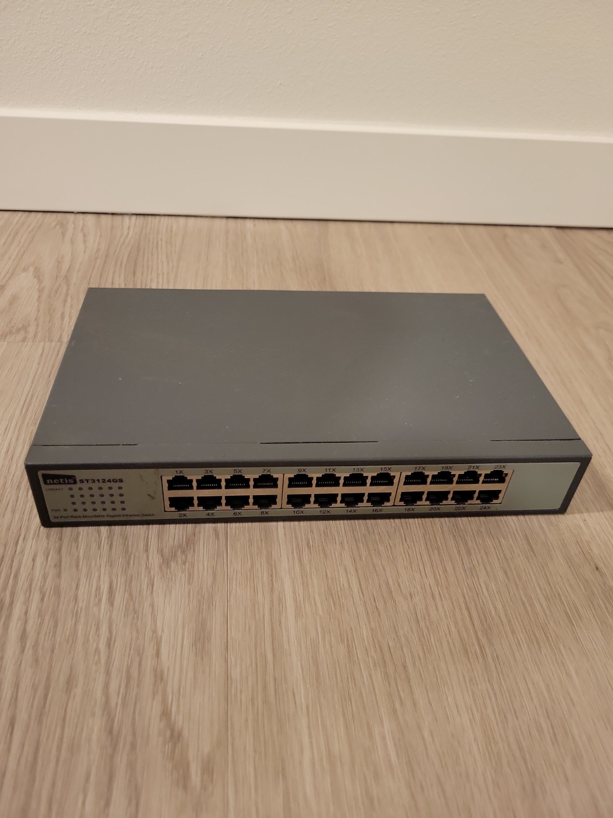 NETIS ST3124GS 24 PORT GIGABIT UN-MANAGED SWITCH, METAL CASE