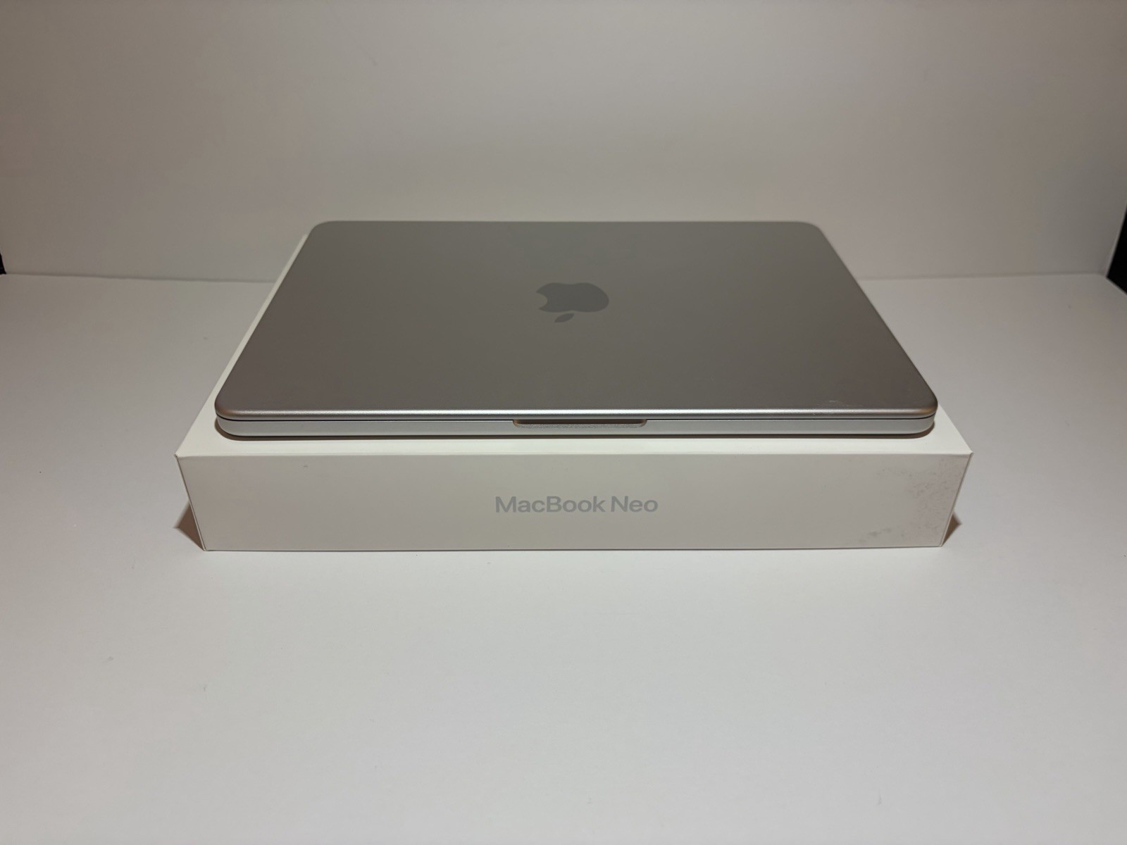 Apple MacBook Neo 13in - 256GB, Silver A+ Condition