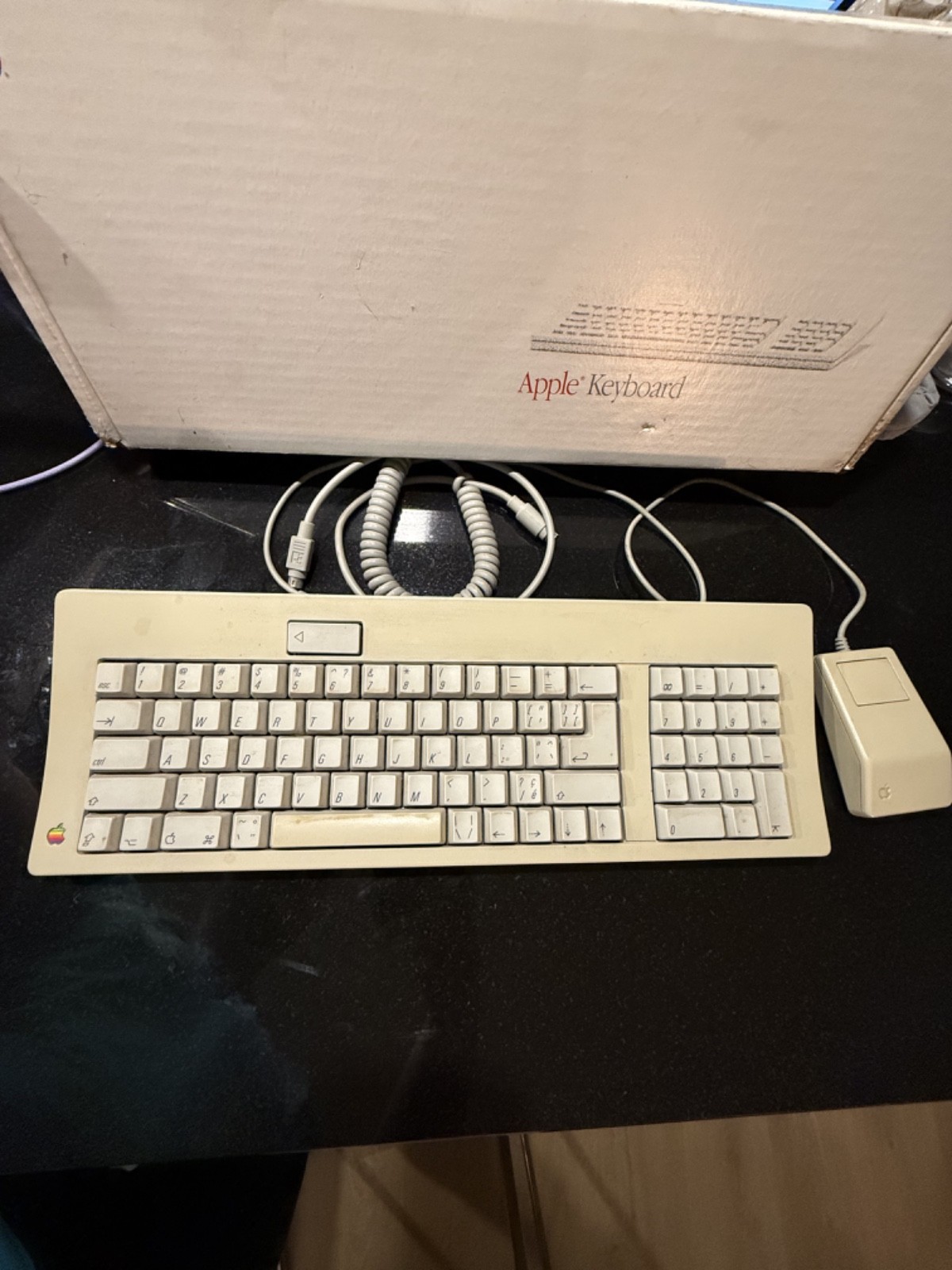 Apple Keyboard M0116 Vintage Keyboard Numeric Keypad Beige w/ Bus Mouse and box