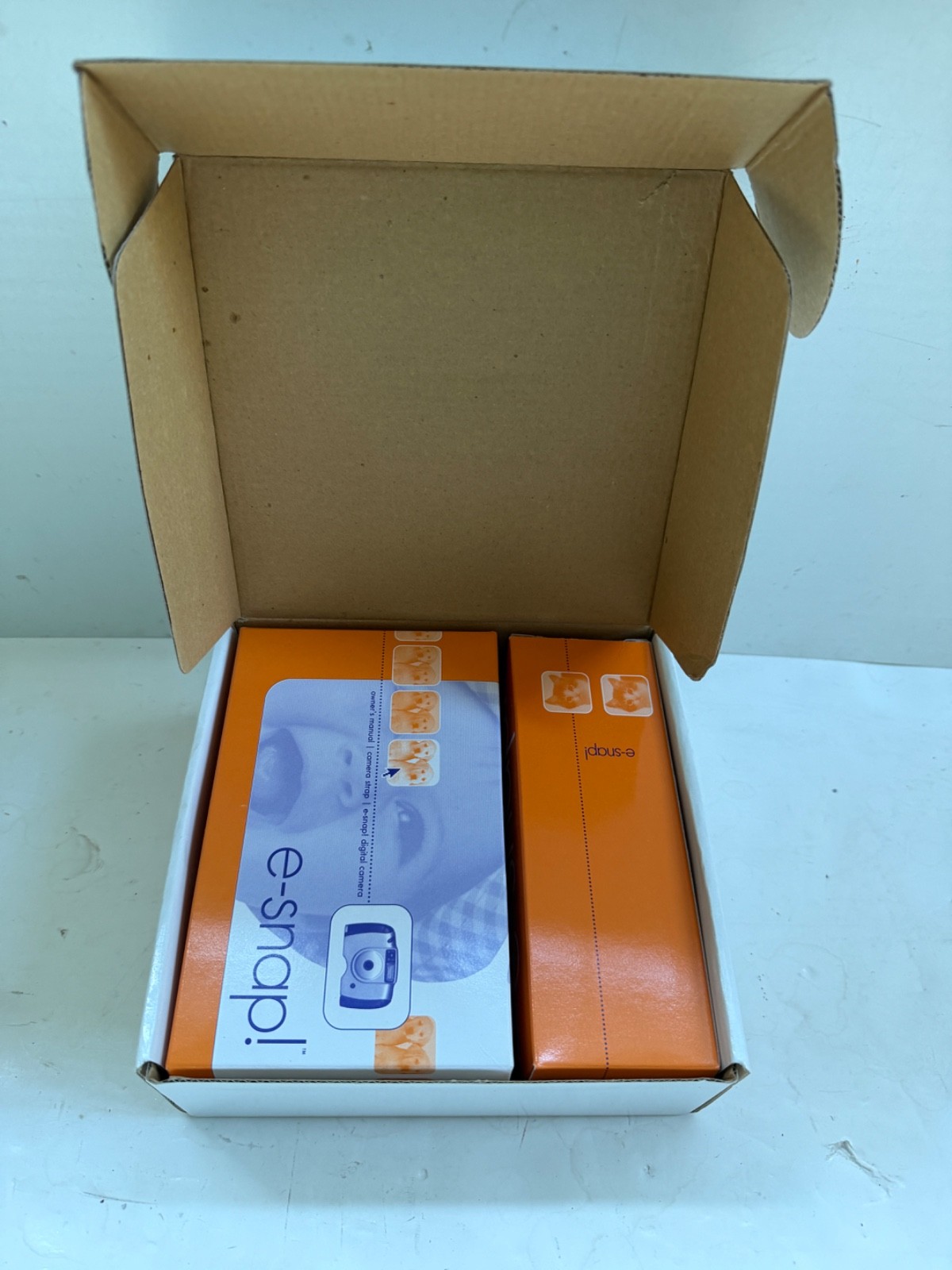 Earthlink Alaris e-Snap Portable Digital Camera w Manual, Tripod & USB Cable NEW