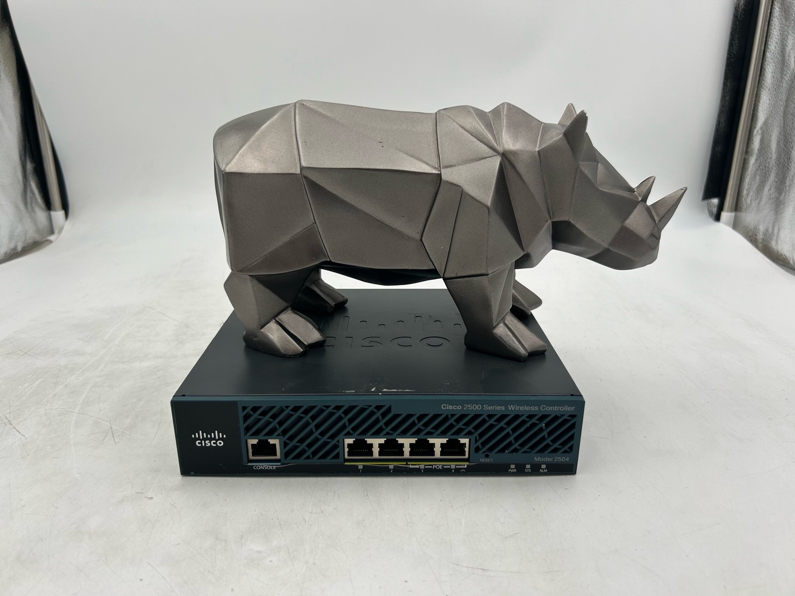 Cisco AIR-CT2504-5-K9 Wireless Controller for up to 5 Cisco access points