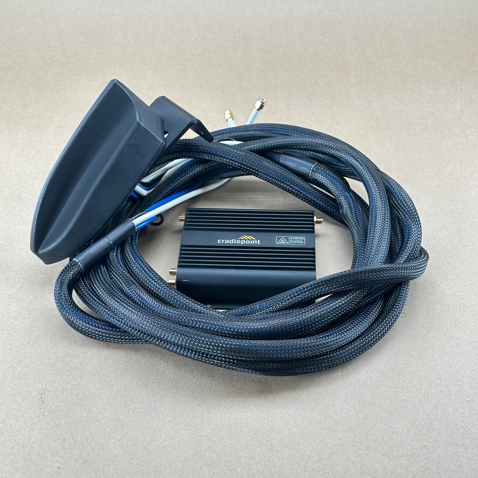 Cradlepoint IBR900-1200M-B LTE Router w Airgain Multimax 5-in-1 Antenna
