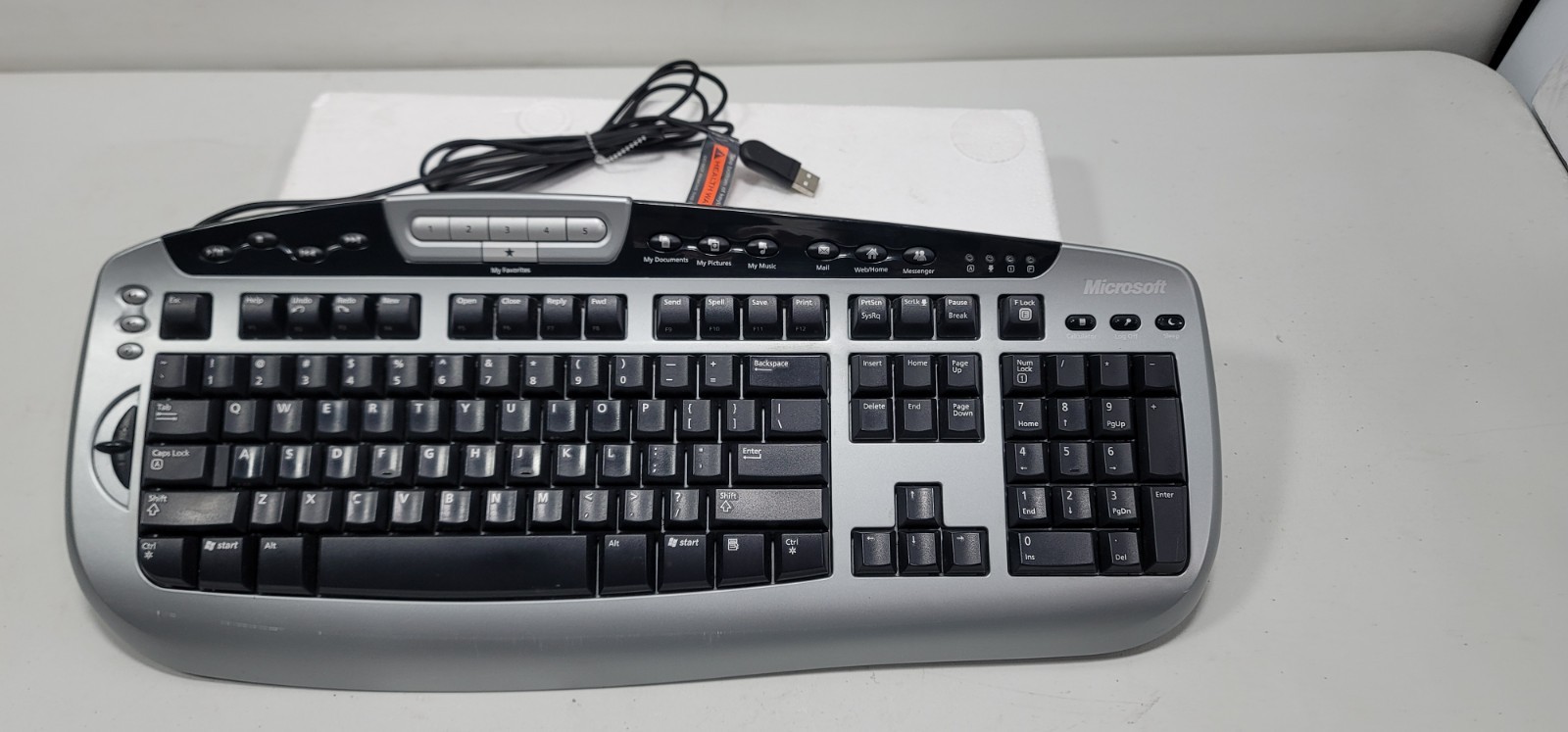 Microsoft Digital Media Pro USB Keyboard KC-0405 Model 1031 Silver Black Working