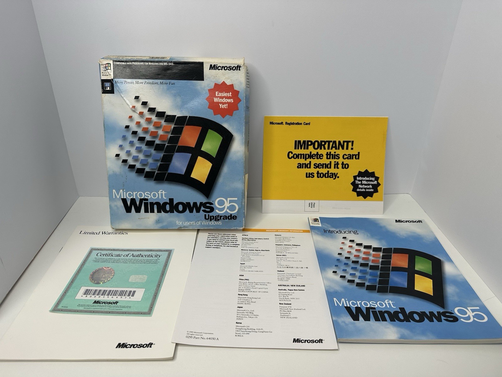 Vintage Microsoft Windows 95 Upgrade Big Box 3.5 Floppy Set CIB UNTESTED