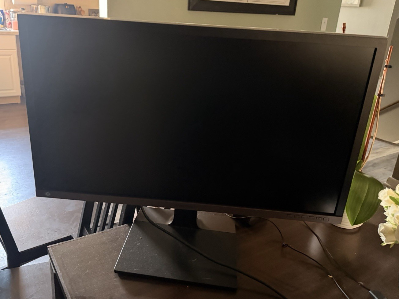 Samsung U28E850R 28-Inch 4K UHD Monitor, HDMI & DisplayPort, LCD Display