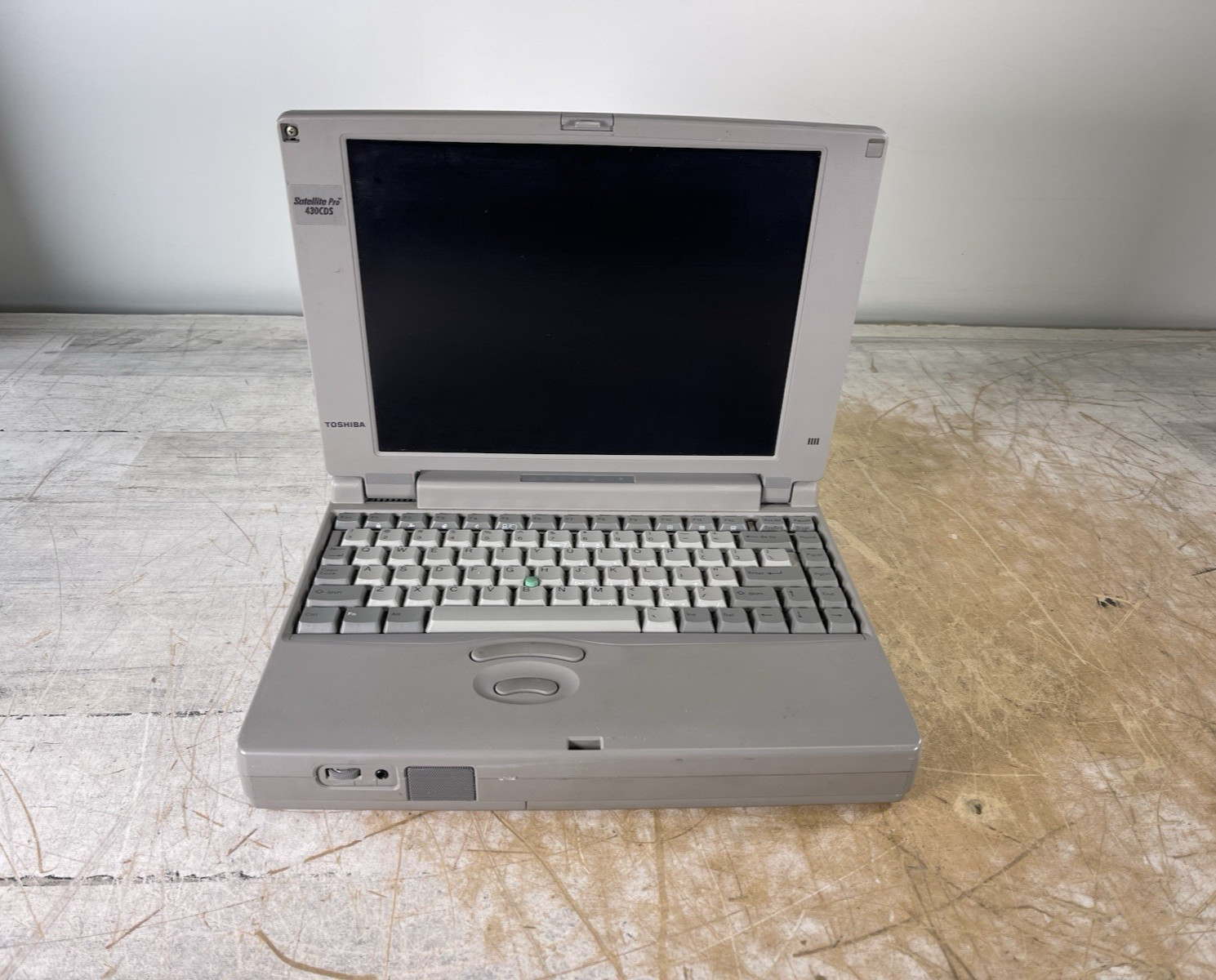 TOSHIBA SATELLITE PRO 430CDS INTEL PENTIUM @ 120MHZ, 16MB RAM, NO HDD/OS - PARTS
