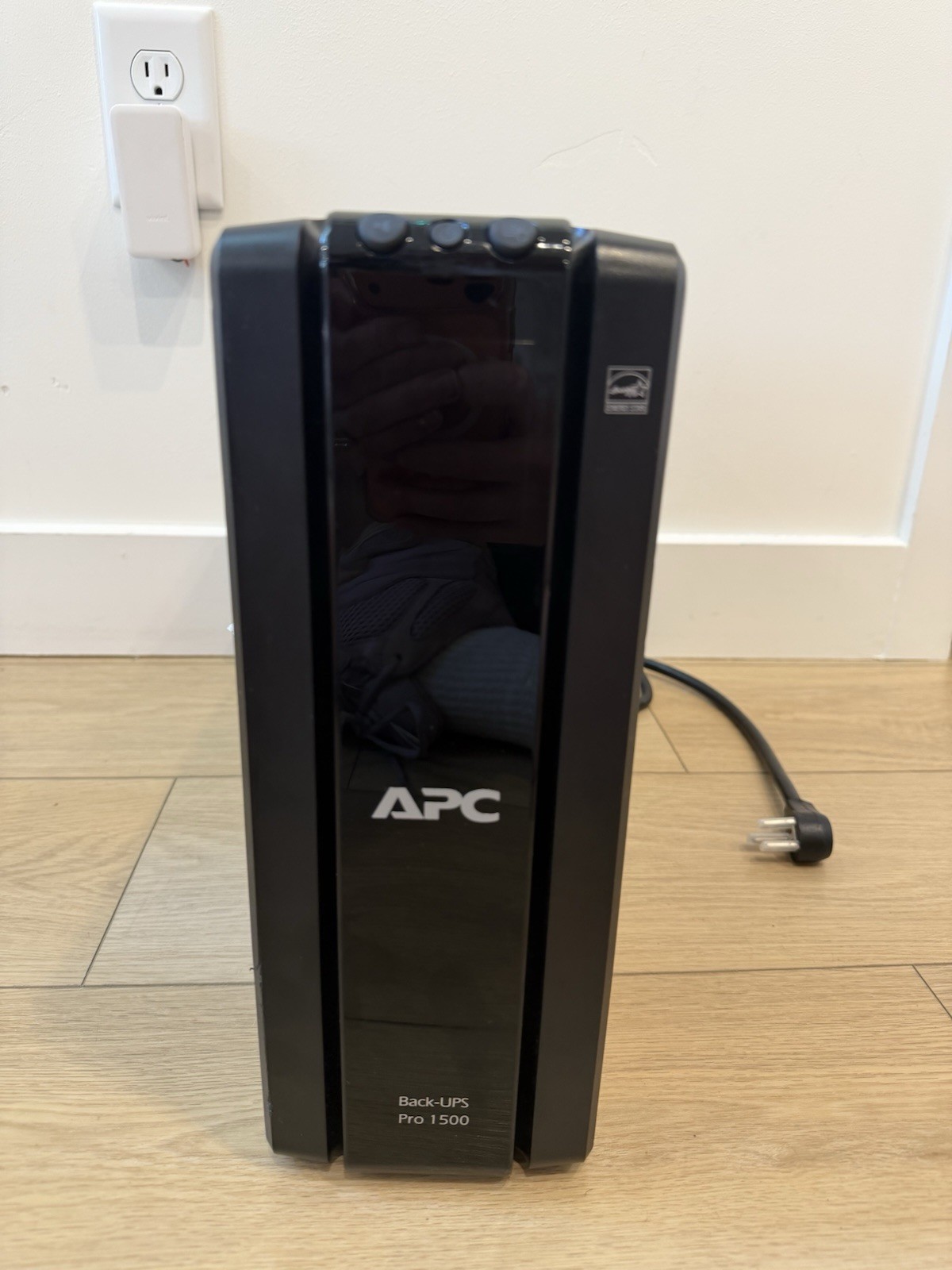 APC BR1500G Back-UPS Pro 1500 10-Outlet Battery Backup - With Battery