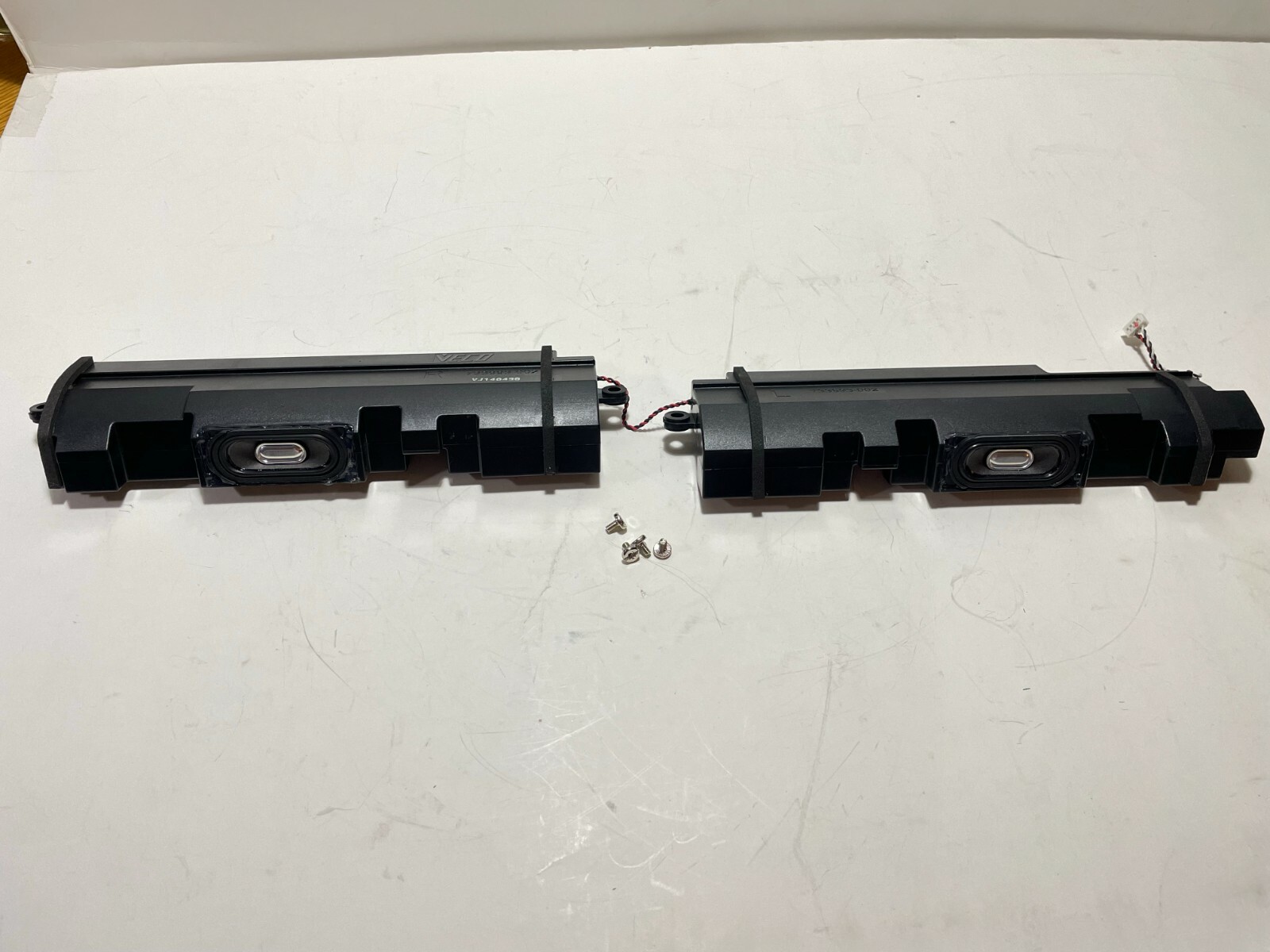 HP Pavilion All In One 23-g116 Genuine Left Right Speakers Set with screws