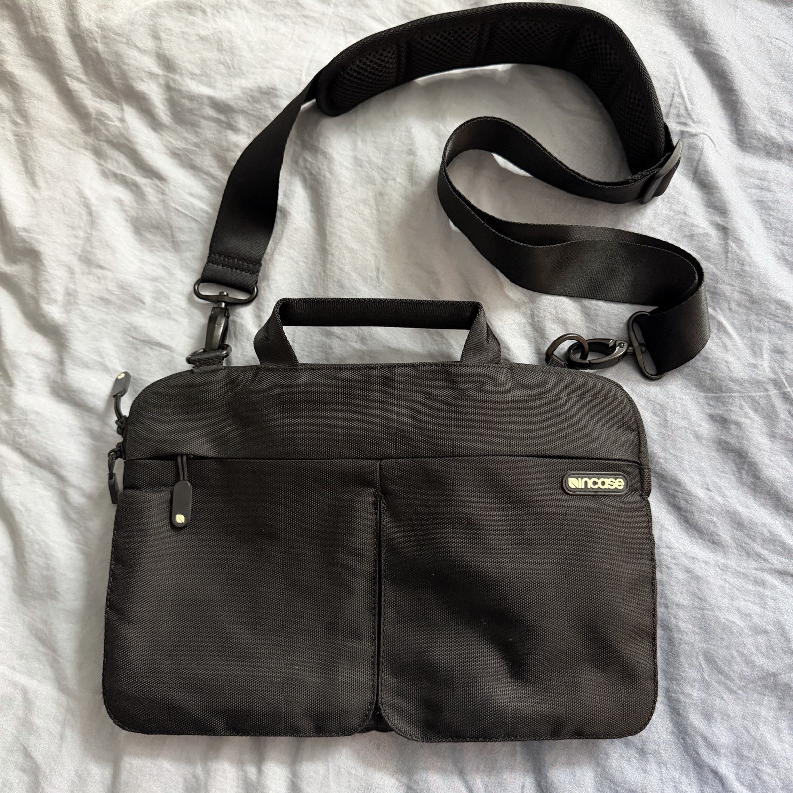 Incase Sling Sleeve Deluxe 13" MacBook Pro Laptop Briefcase Bag Black CL60264