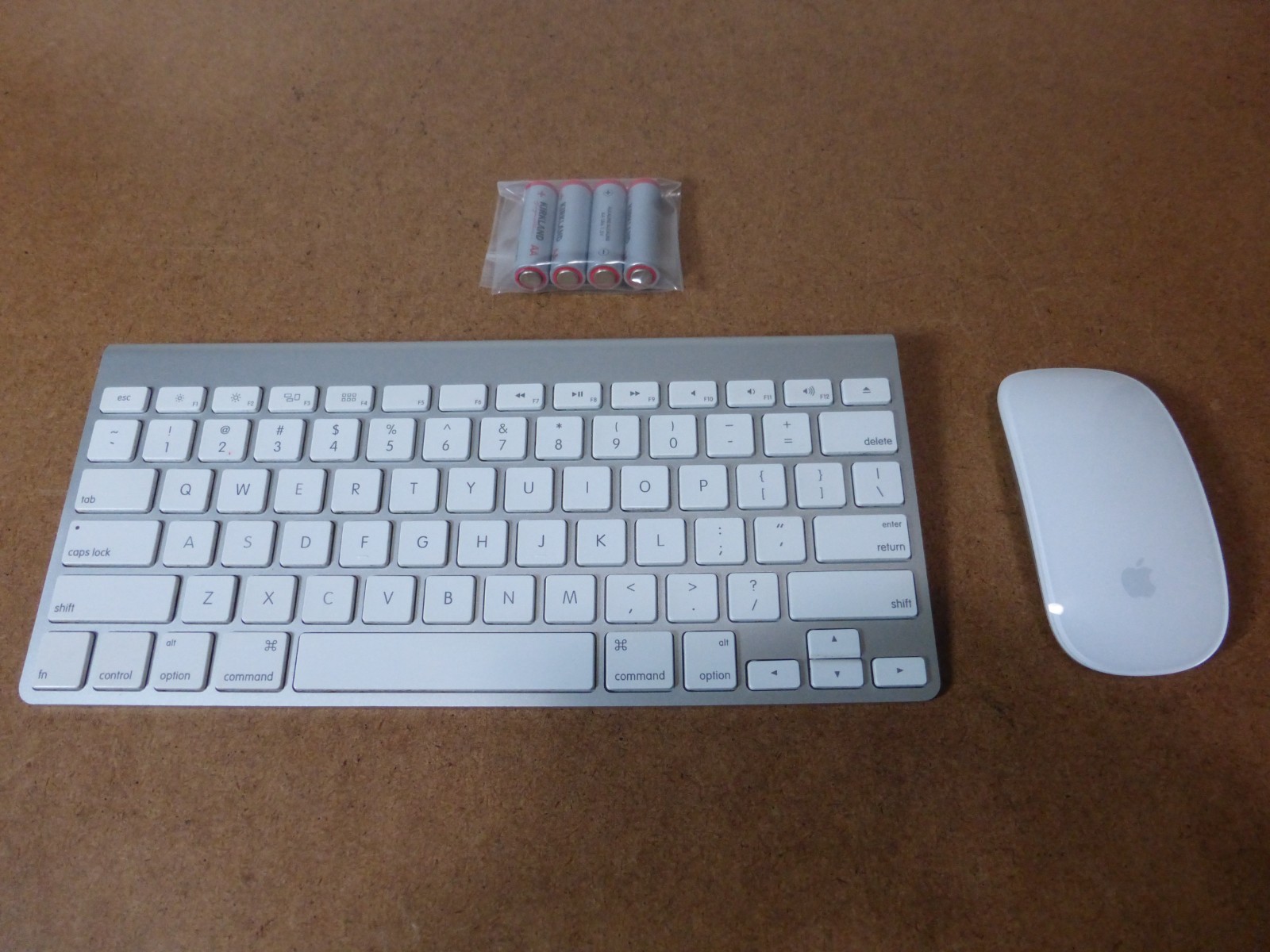 Genuine Apple A1314 Bluetooth Wireless Keyboard & A1296 Magic Mouse ~ Mac, iPad