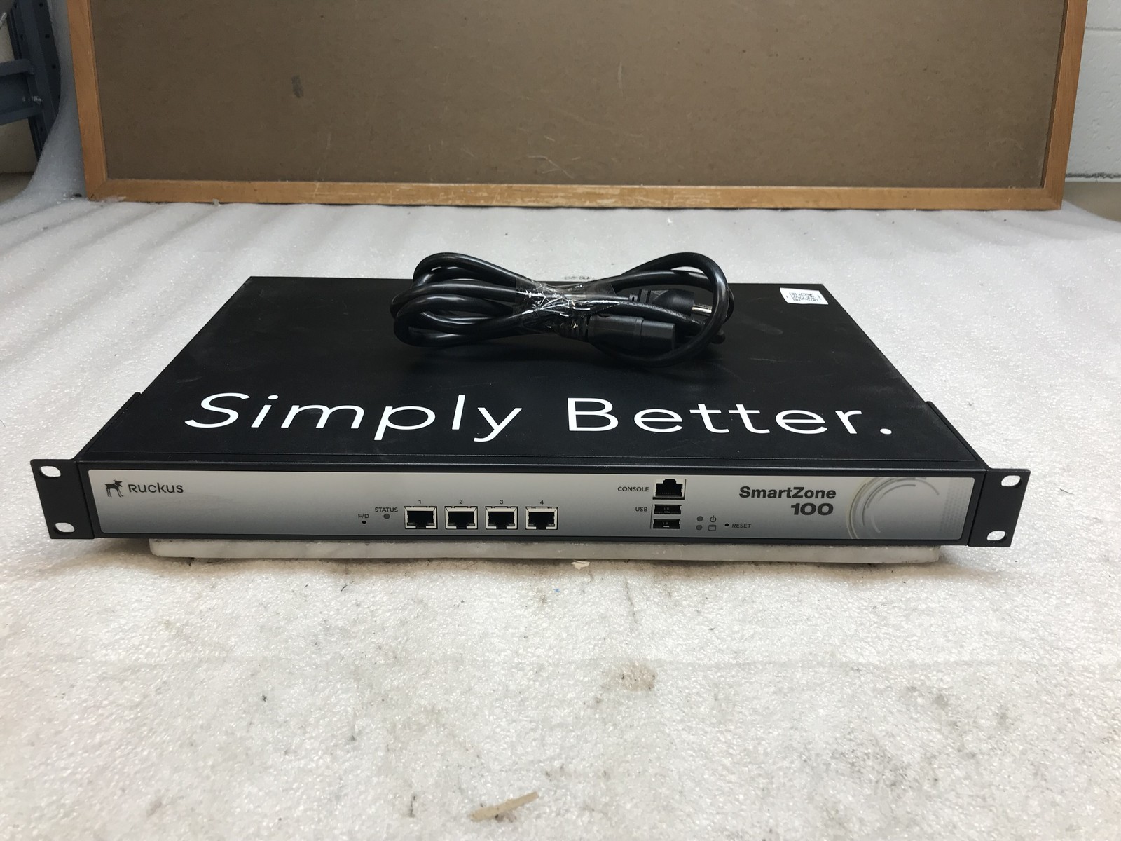 Ruckus SmartZone 100 P01-S104-UN00 Management Controller w/ Rack Ears