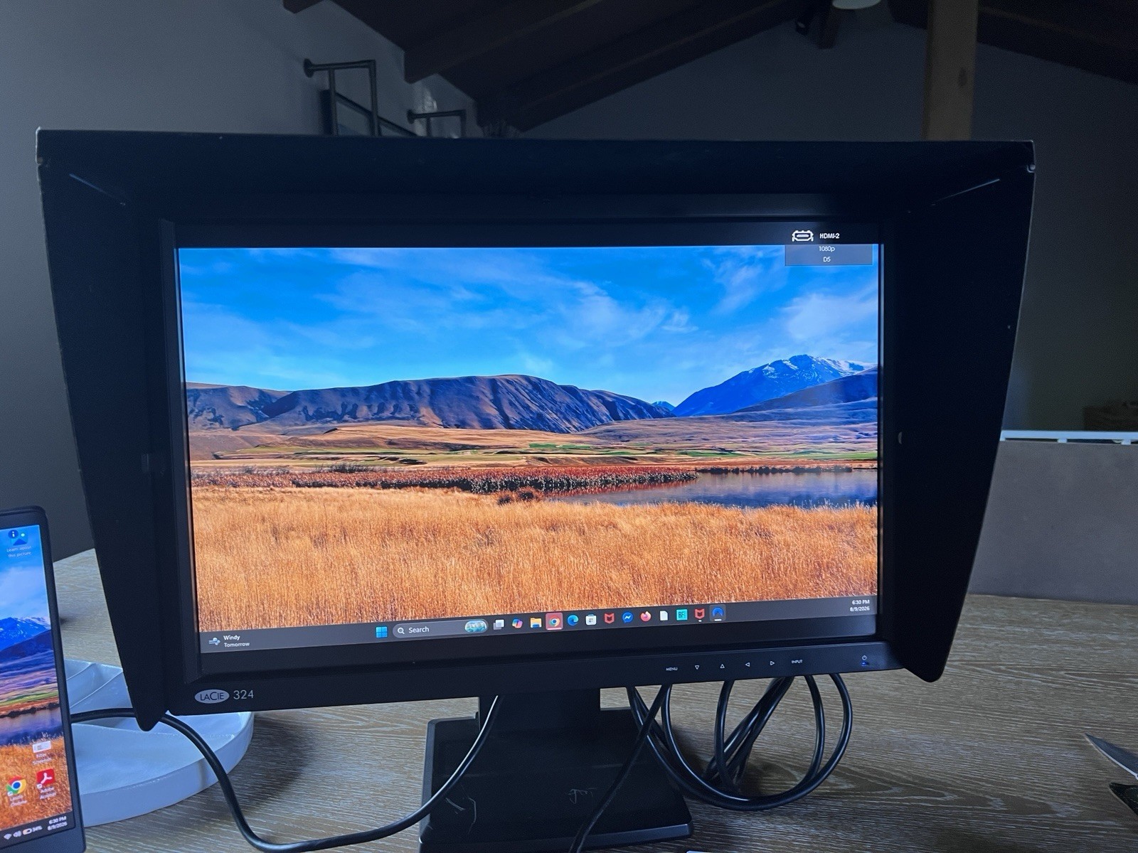 LaCie 324 24" Widescreen LCD Monitor-16:10 Pro Graphics Display-1st Owner