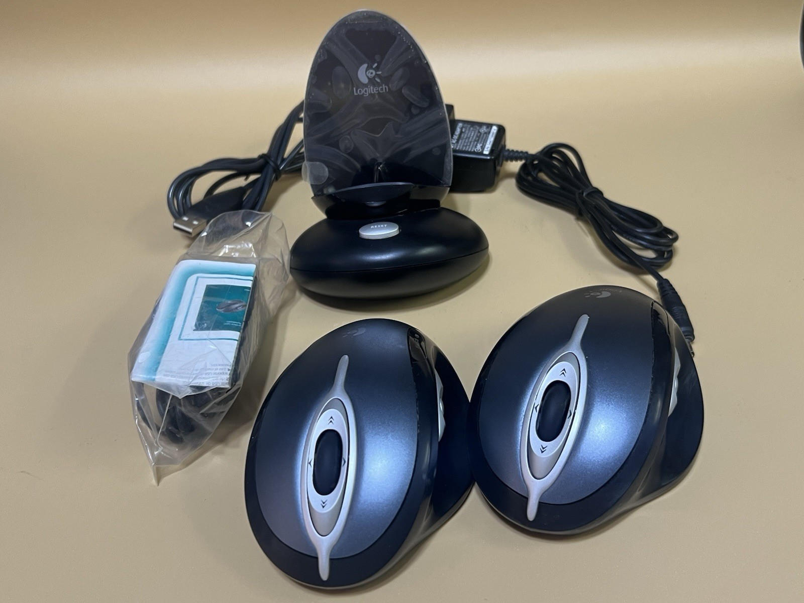 Lots 2 Logitech MX1000 Wireless Laser Mouse M-RAG97 Complete Tested/Works.