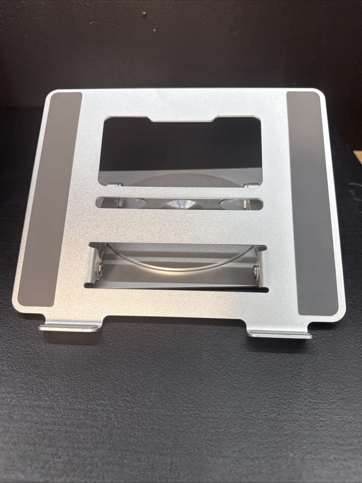 Adjustable Foldable Aluminum Laptop Stand/Riser, Anti-Slip, Silver Universal