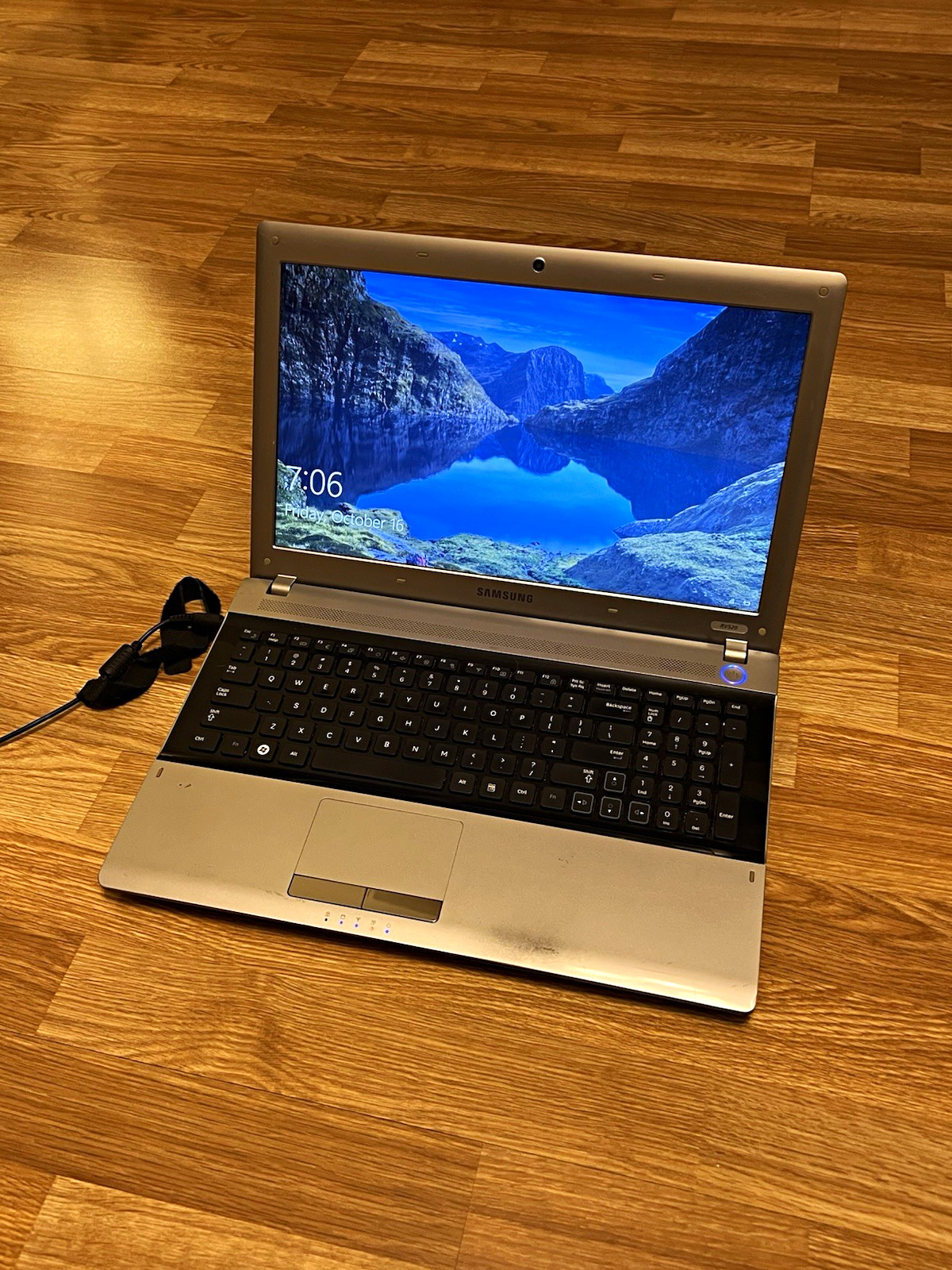 Samsung NP RV520 15.6" Silver Laptop Intel Pentium 4GB RAM