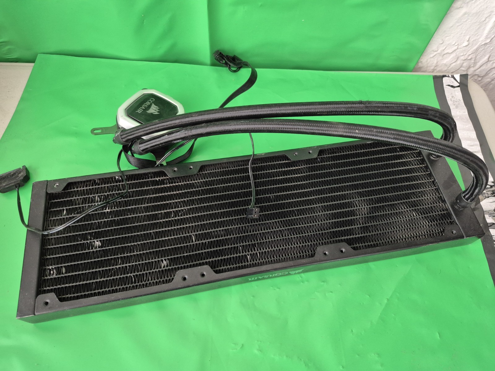 Corsair Hydro Series CW-9060031-WW Liquid Cooler Radiator - No Fans B3