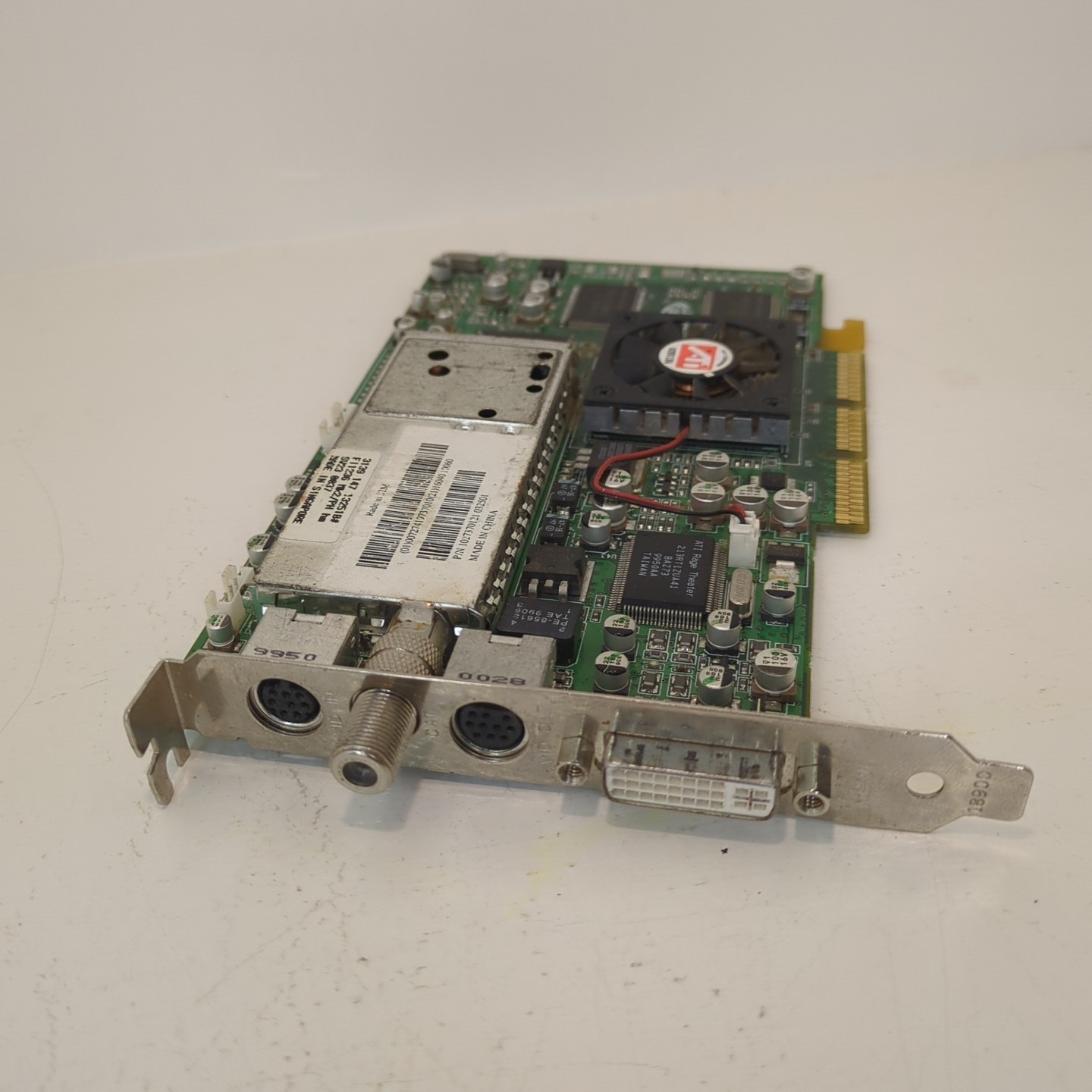 ATI Radeon 7200 32MB 32M AGP Video Card 109-73700-20