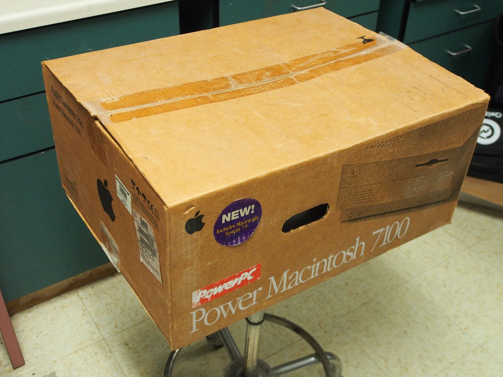 Vintage Power Macintosh 7100 w/ box - Untested
