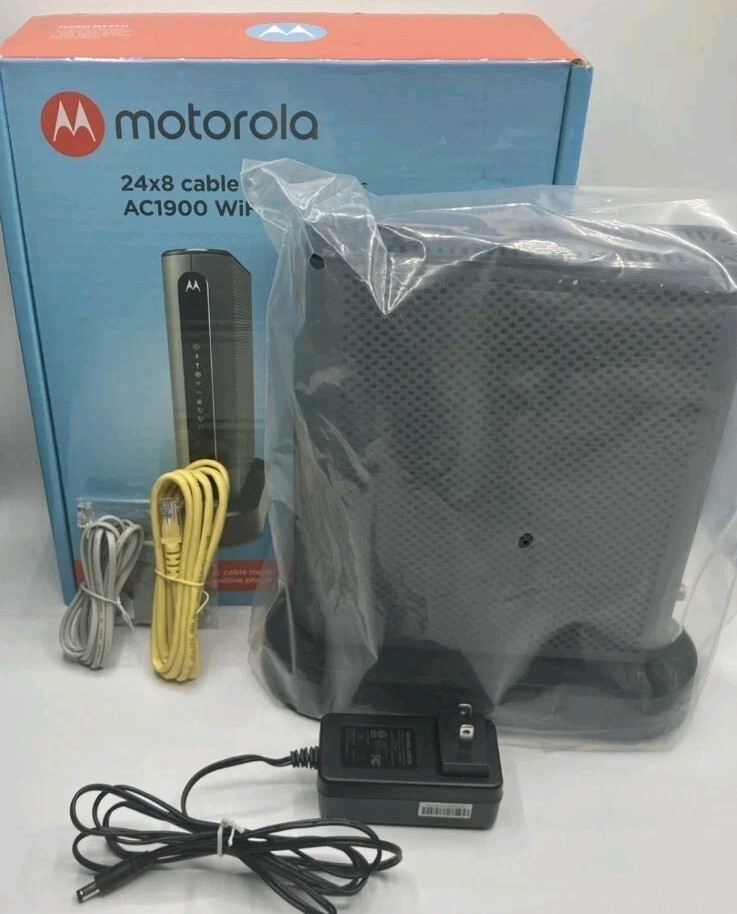 EXCELLENT CONDITION Motorola MT7711 24x8 Cable Modem + AC1900 Wi-Fi Router-Black
