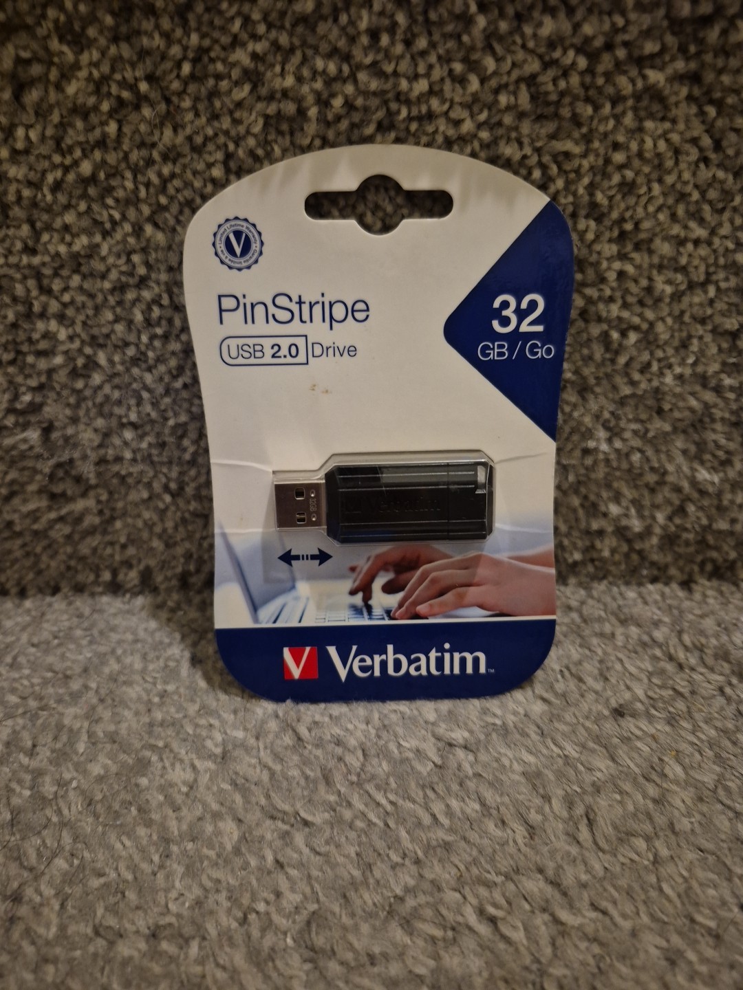 Verbatim Store 'n' Go PinStripe 32 GB USB Flash Drive