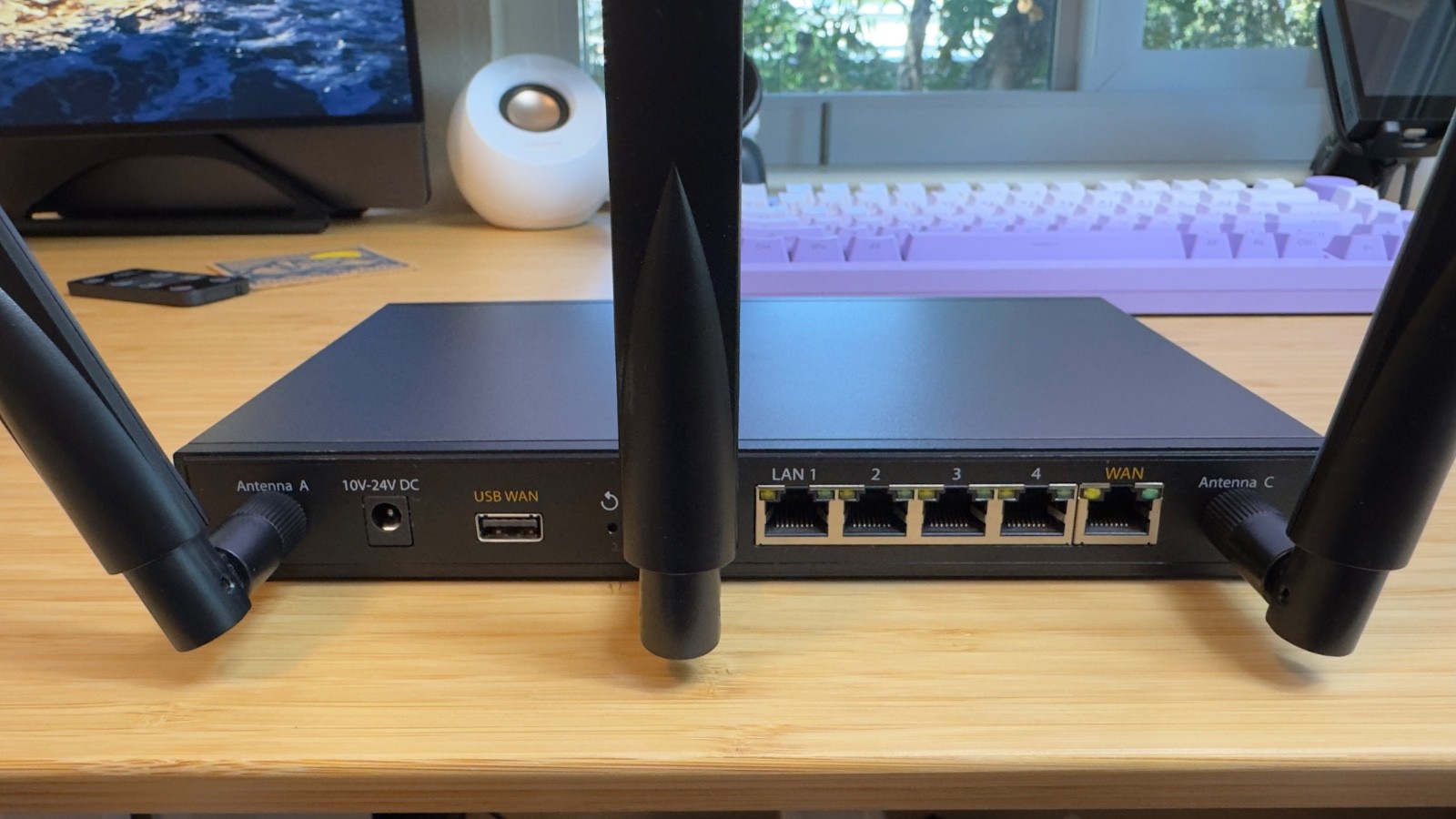 Pepwave Surf Soho SUS-SOHO-T Wireless Router