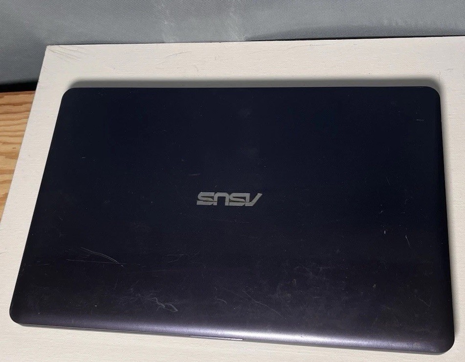 ASUS E203M Notebook PC – AS IS, GRAB FAST, POWER ON THE GO