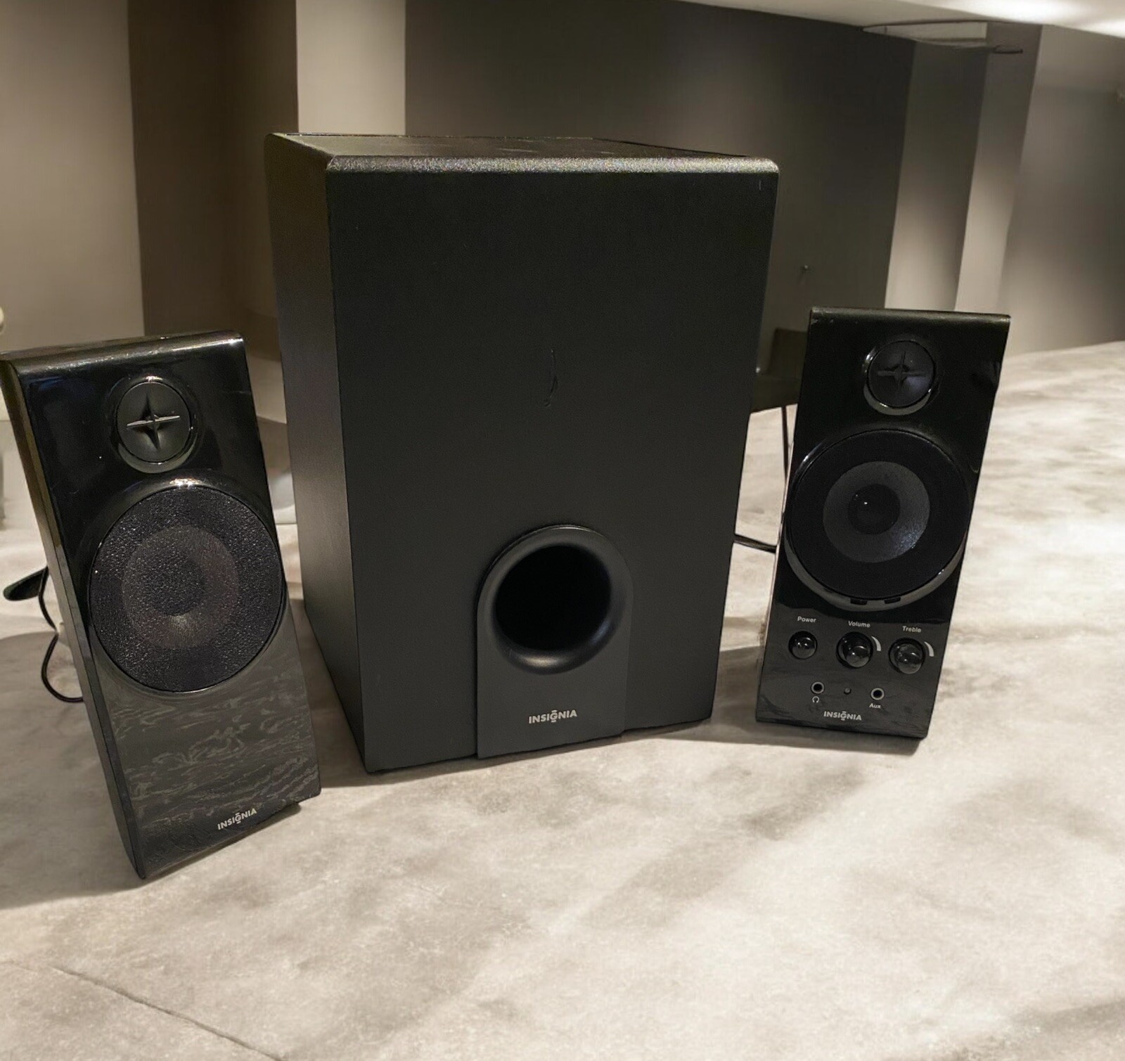 INSIGNIA 2.1 Computer Speakers & Subwoofer NS-PCS41  - Black working
