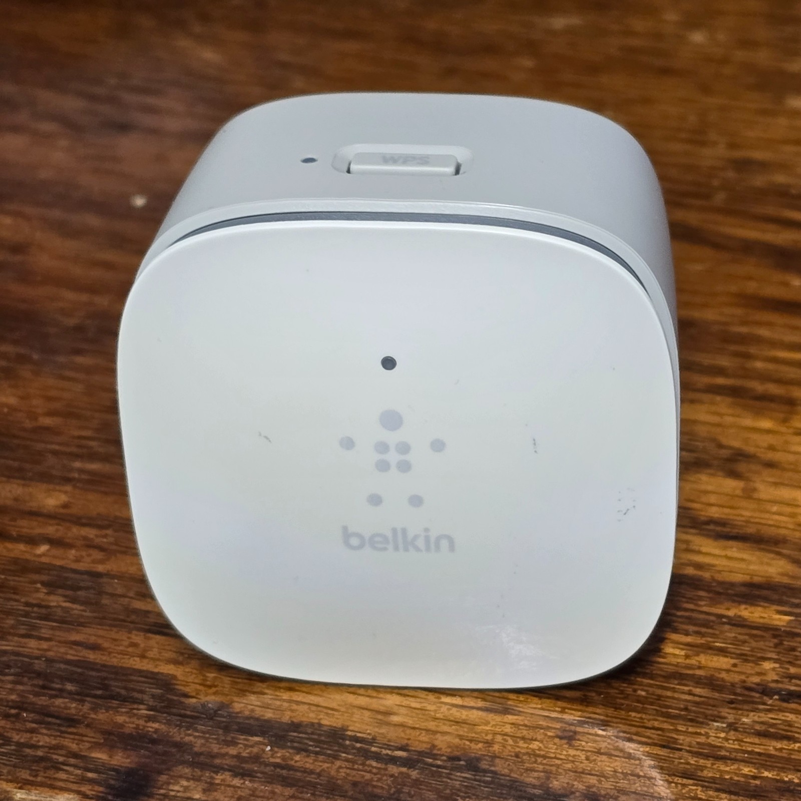 BELKIN N300 WALL-MOUNT Plug WIRELESS RANGE EXTENDER Booster (F9K1015V1) M