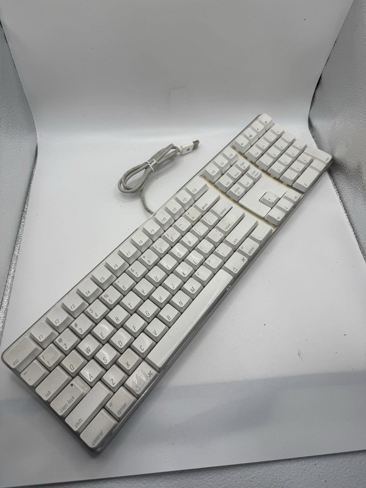 Apple A1048 Keyboard Wired USB White Full Size w/ Numeric Keypad Tested Working