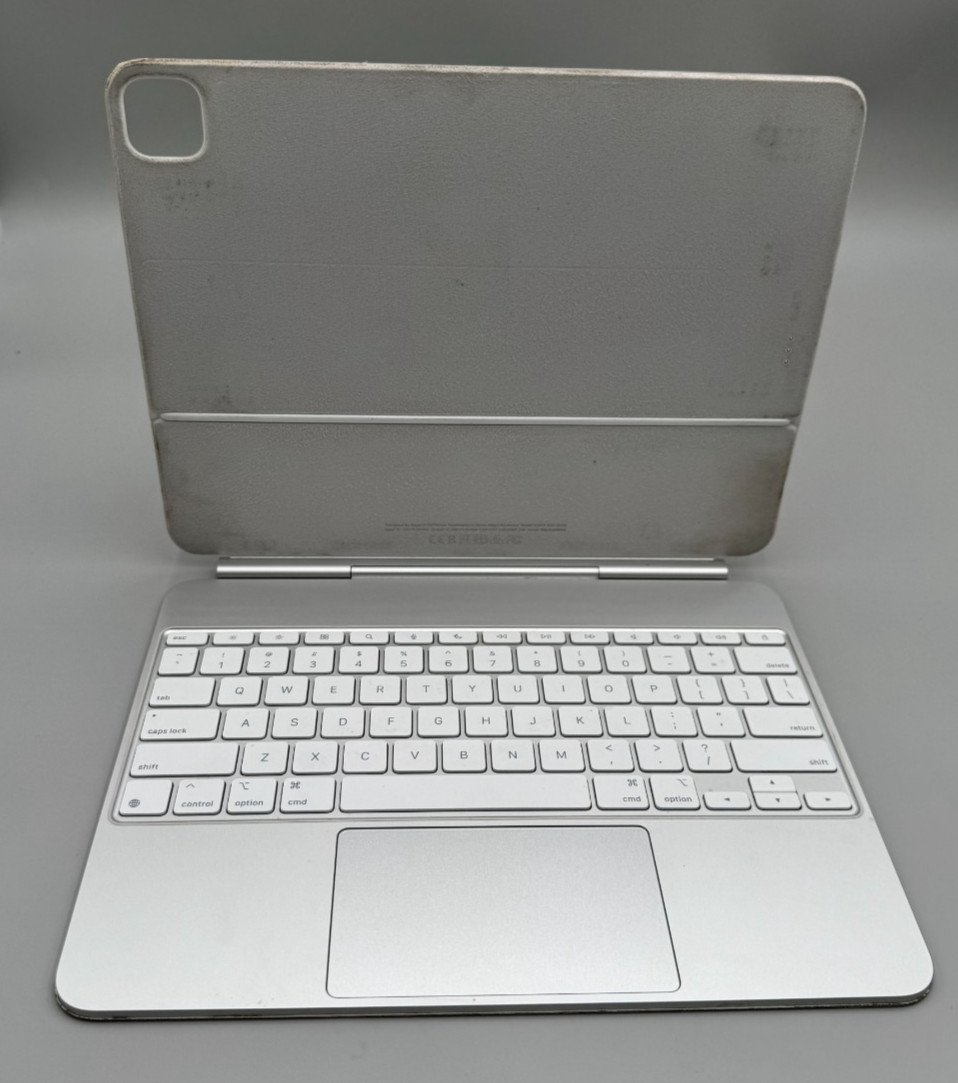 Genuine Apple A2974 Magic Keyboard for iPad Pro 13-inch Silver/White Fair
