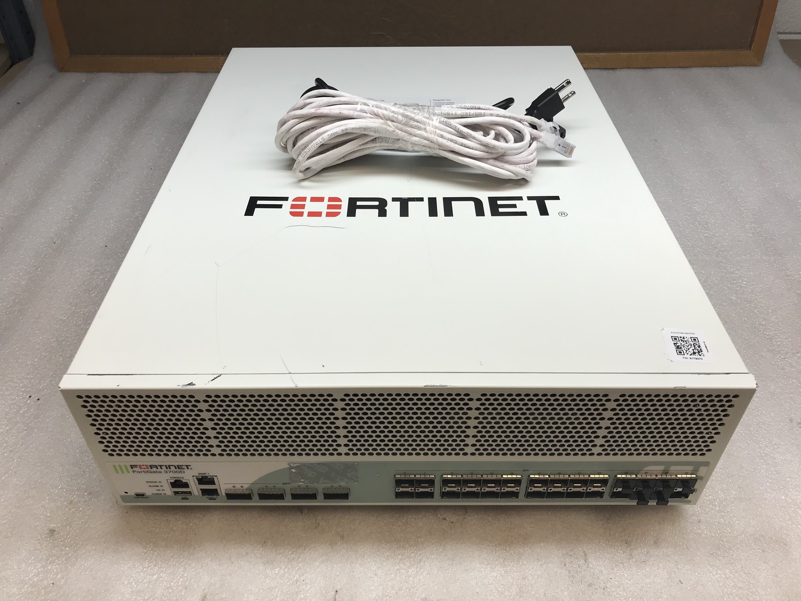 Fortinet FortiGate 3700D-USG 28xSFP+ 10G 4xQSFP+40G Firewall Network Security