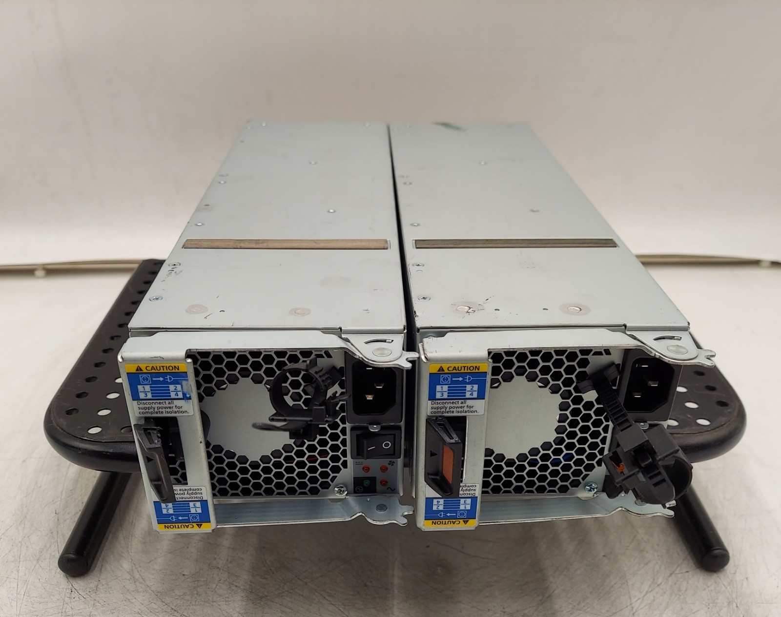 LOT OF 2 NetApp HB-PCM01-580-AC SPAXRTX-04G 580W Power Supply