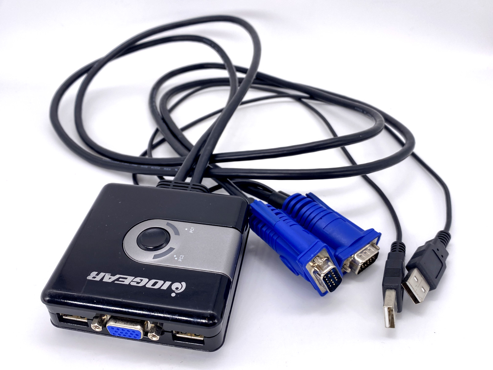 IOGEAR GCS42UW6 - 2-Port External VGA USB KVM Switch Built-In Cables