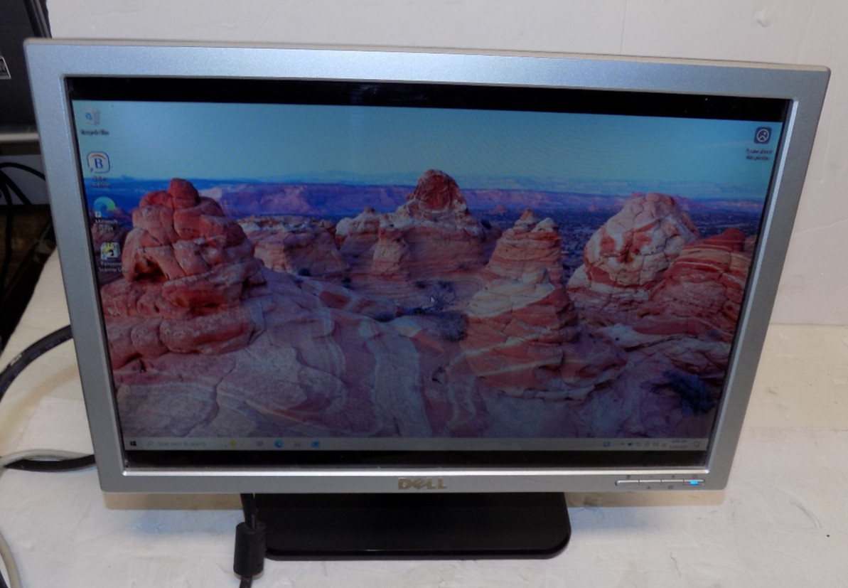 Dell 17" LCD Computer Monitor Silver SE178WFPc VGA Input with Power Cable