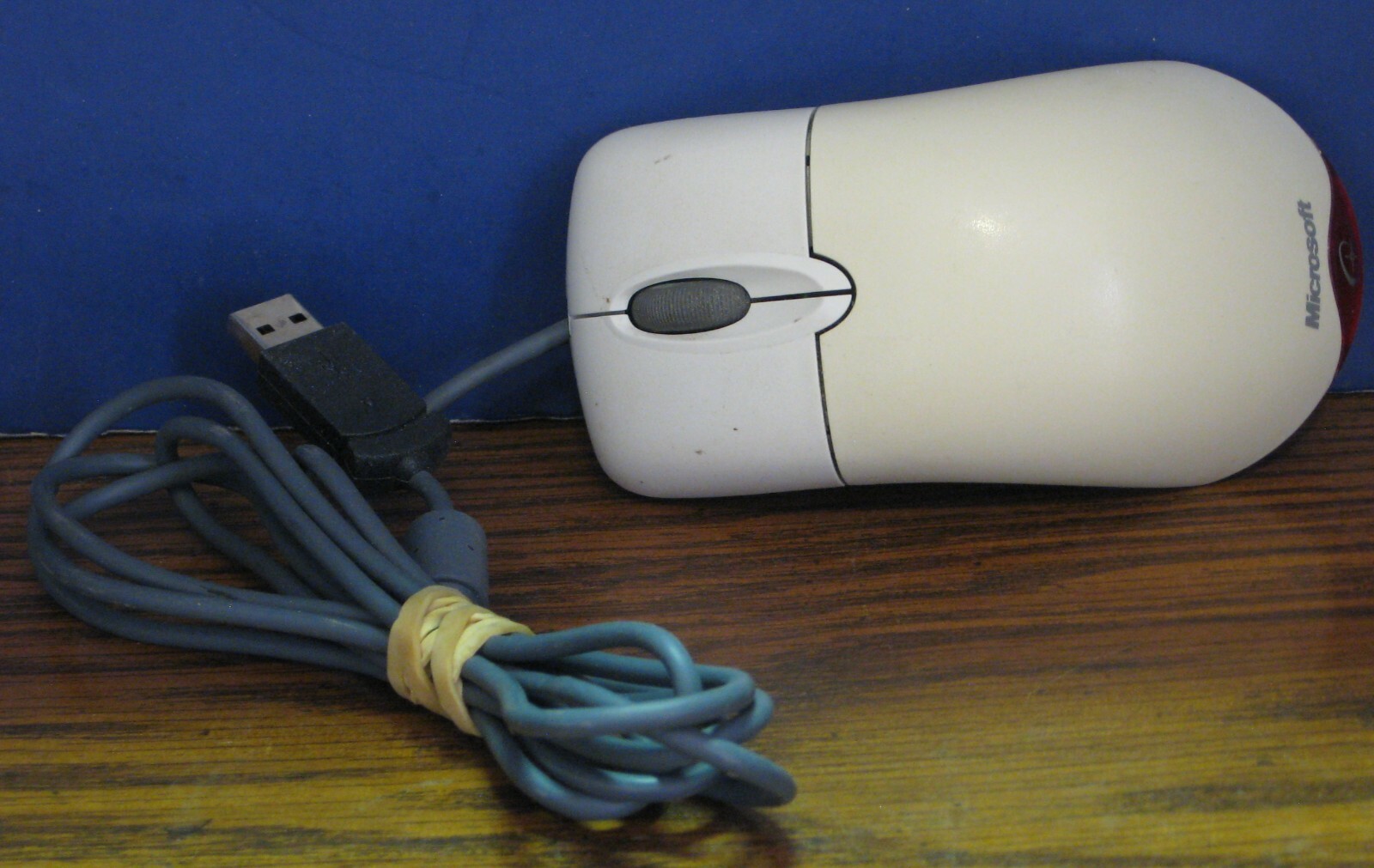 Microsoft Wheel Mouse Optical Original Release USB - PS/2 Compatible - White