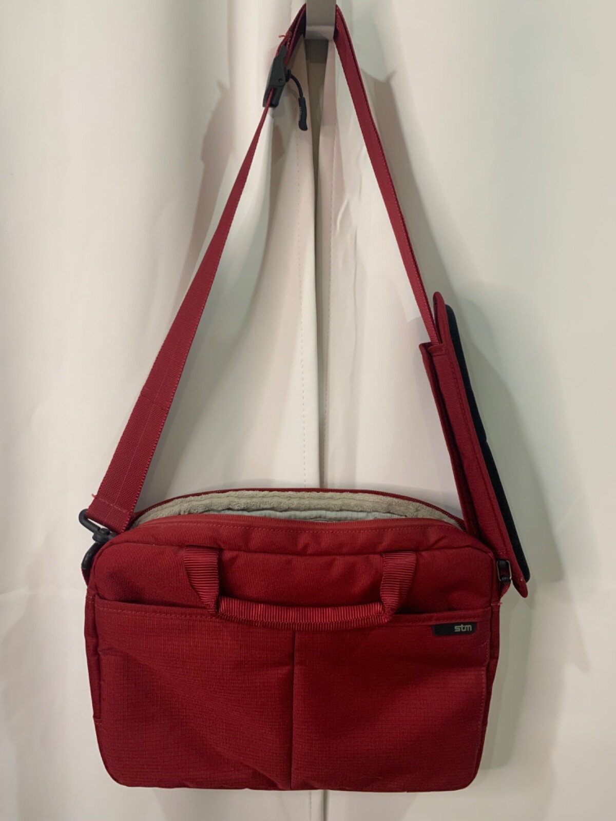 STM LAPTOP/TABLET SLIM CARRYING CASE