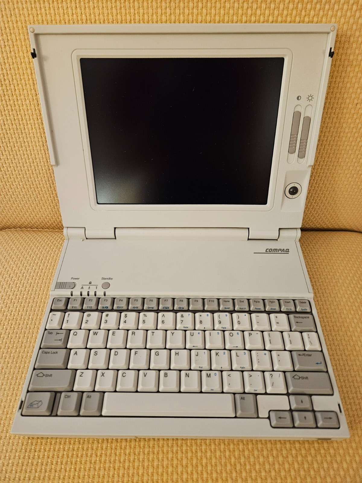 OLD Classic Compaq LTE Lite 4/25c Laptop | Completely Untested