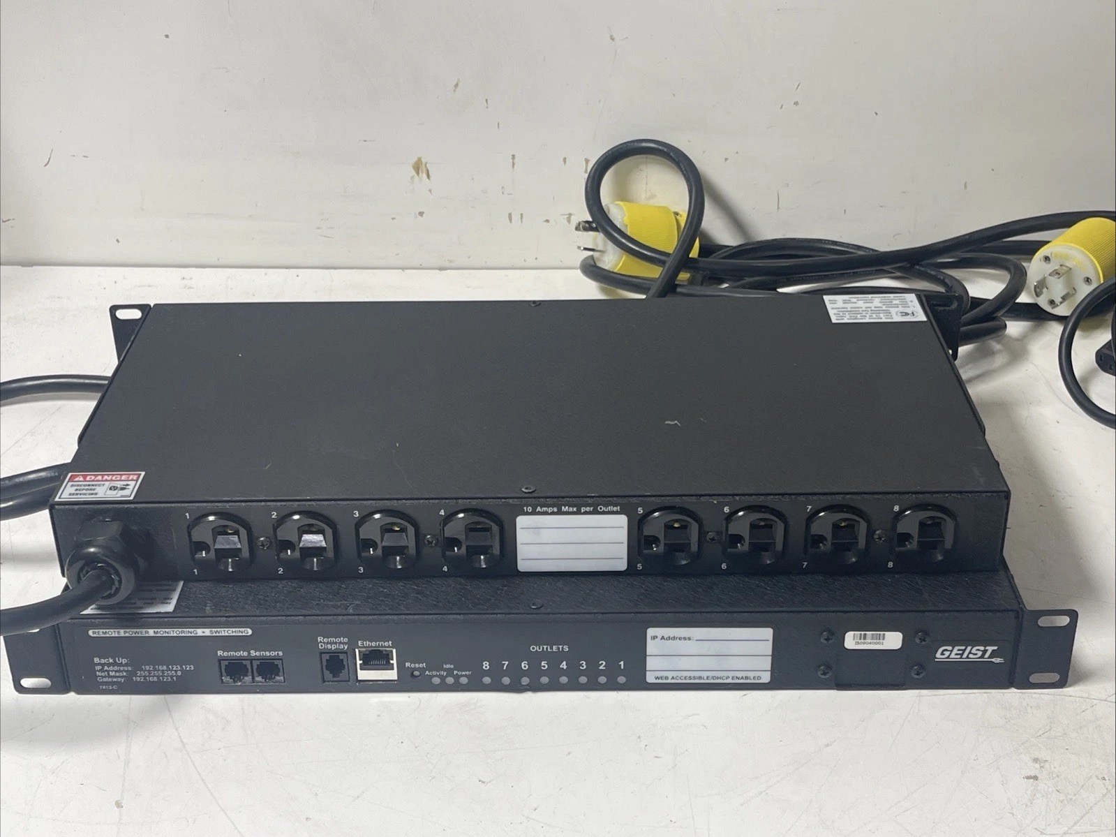Geist Switched Rack PDU 8 Outlet Network Managed Power Distribution Unit