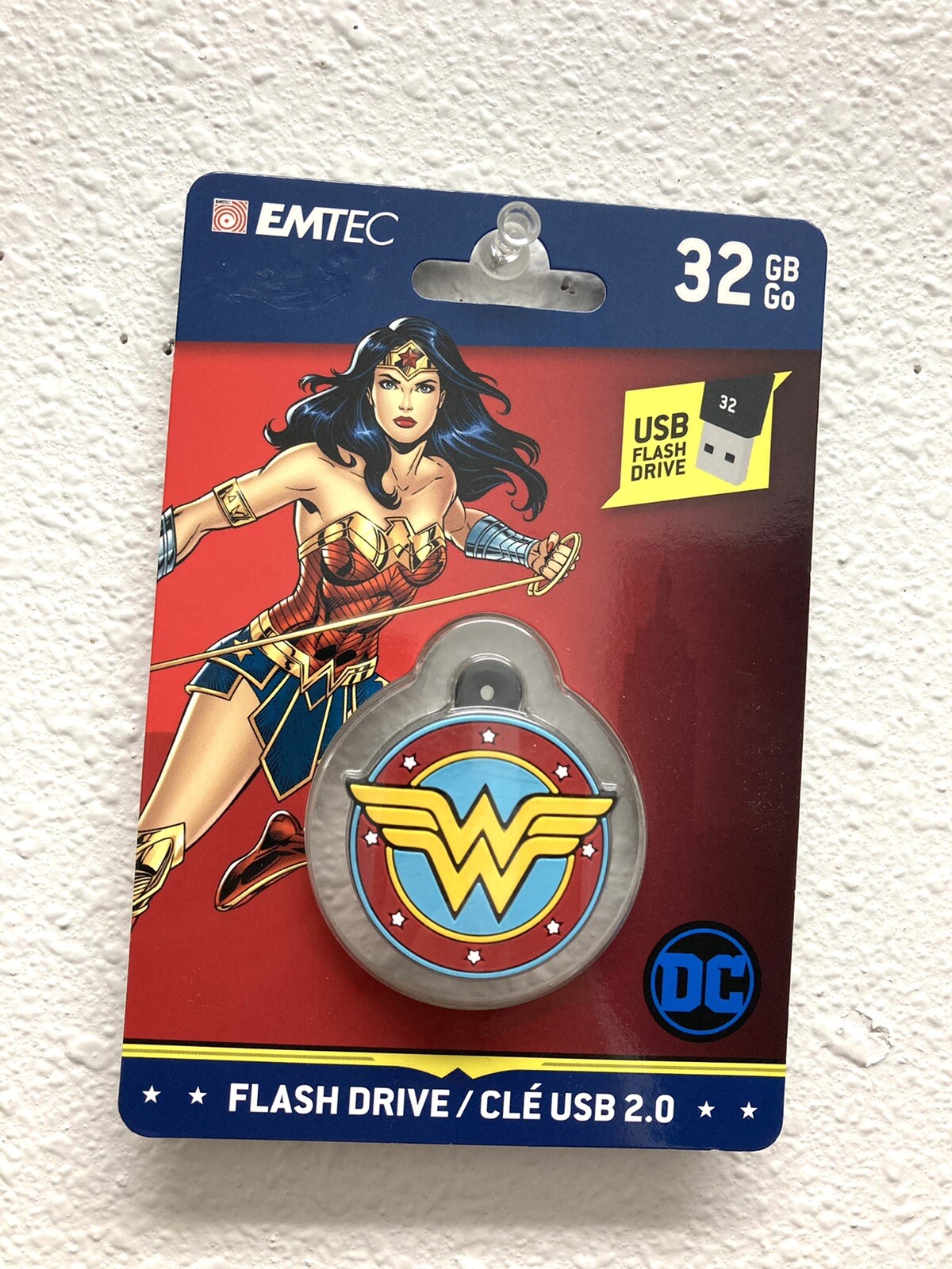 DC Comics Wonder Woman 32GB Flash Drive Keychain Emtec USB 2.0