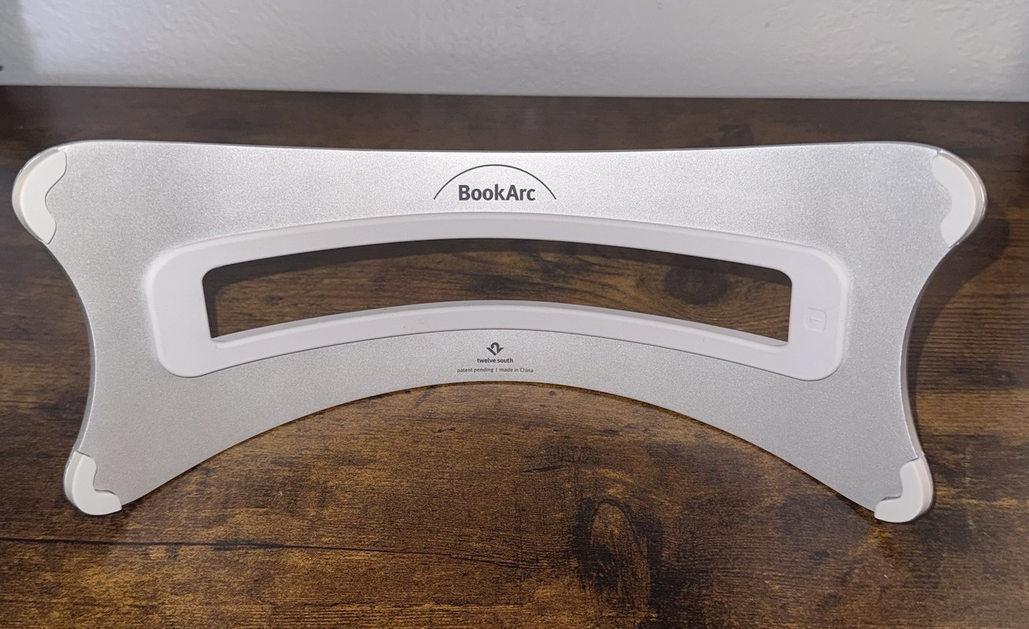 Twelve South Space-Saving Vertical Desktop BookArc Stand for MacBook. Silver. VG