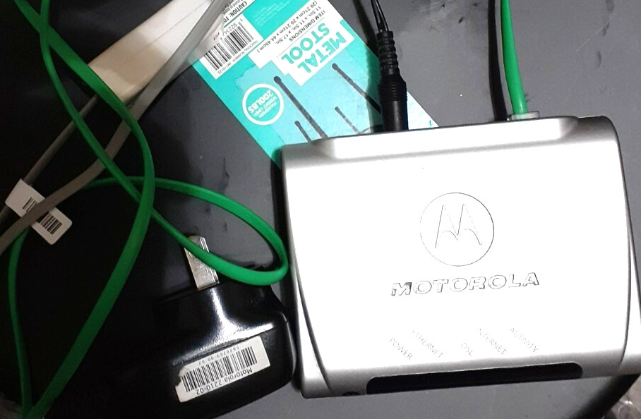 Motorola Modem DSL Ethernet  Model 2210 w/power adapter, 2 phone cables,splitter