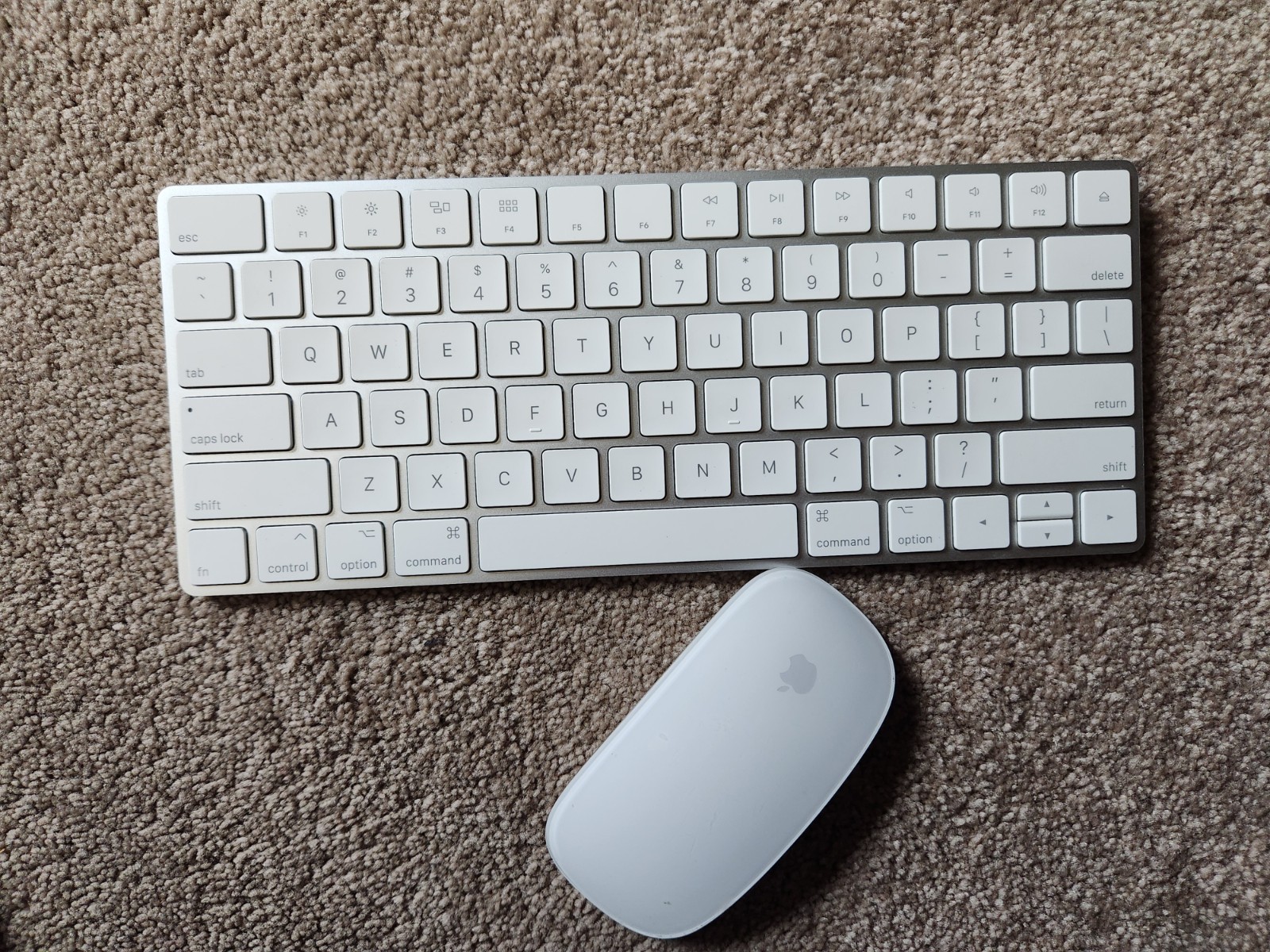 Apple A1644/A1657 Magic Keyboard 2 and Magic Mouse Combo - Wireless - No Cord