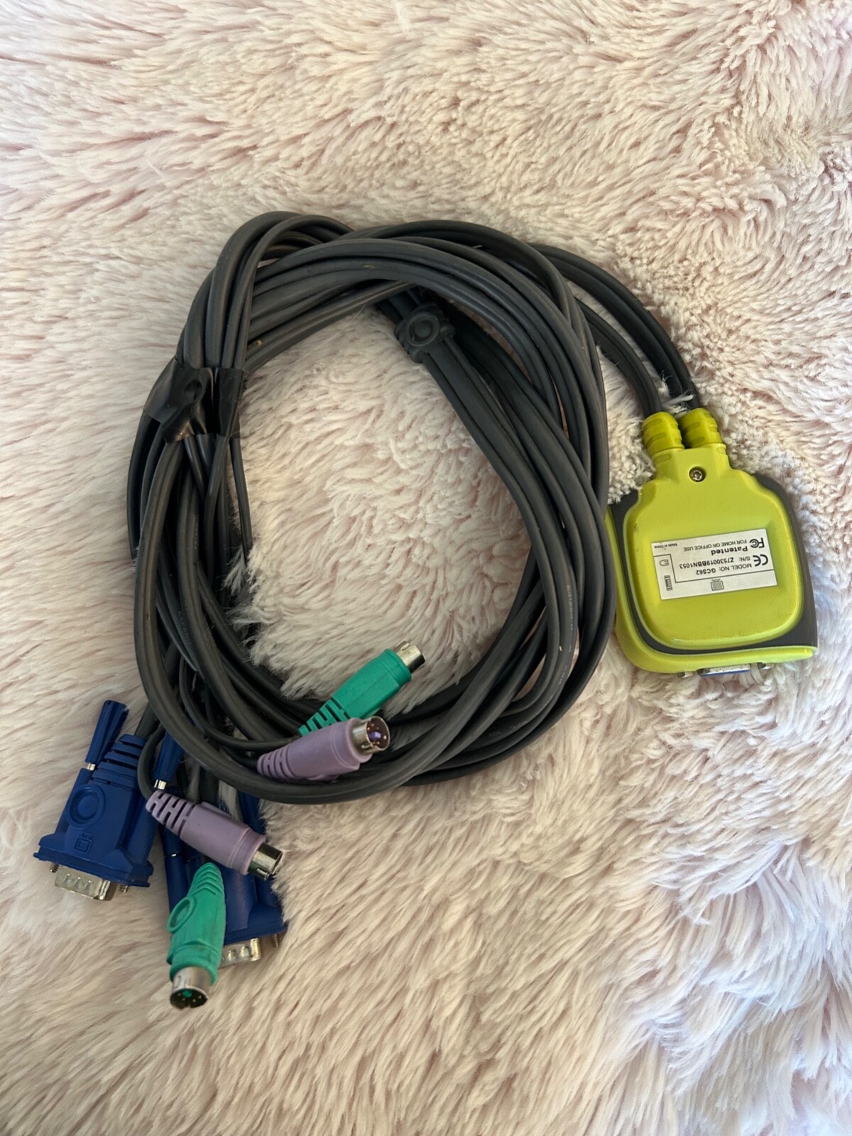 Cables Unlimited IOGEAR MiniView (ATN-G-CS62) 2-Ports External KVM switch PS/2